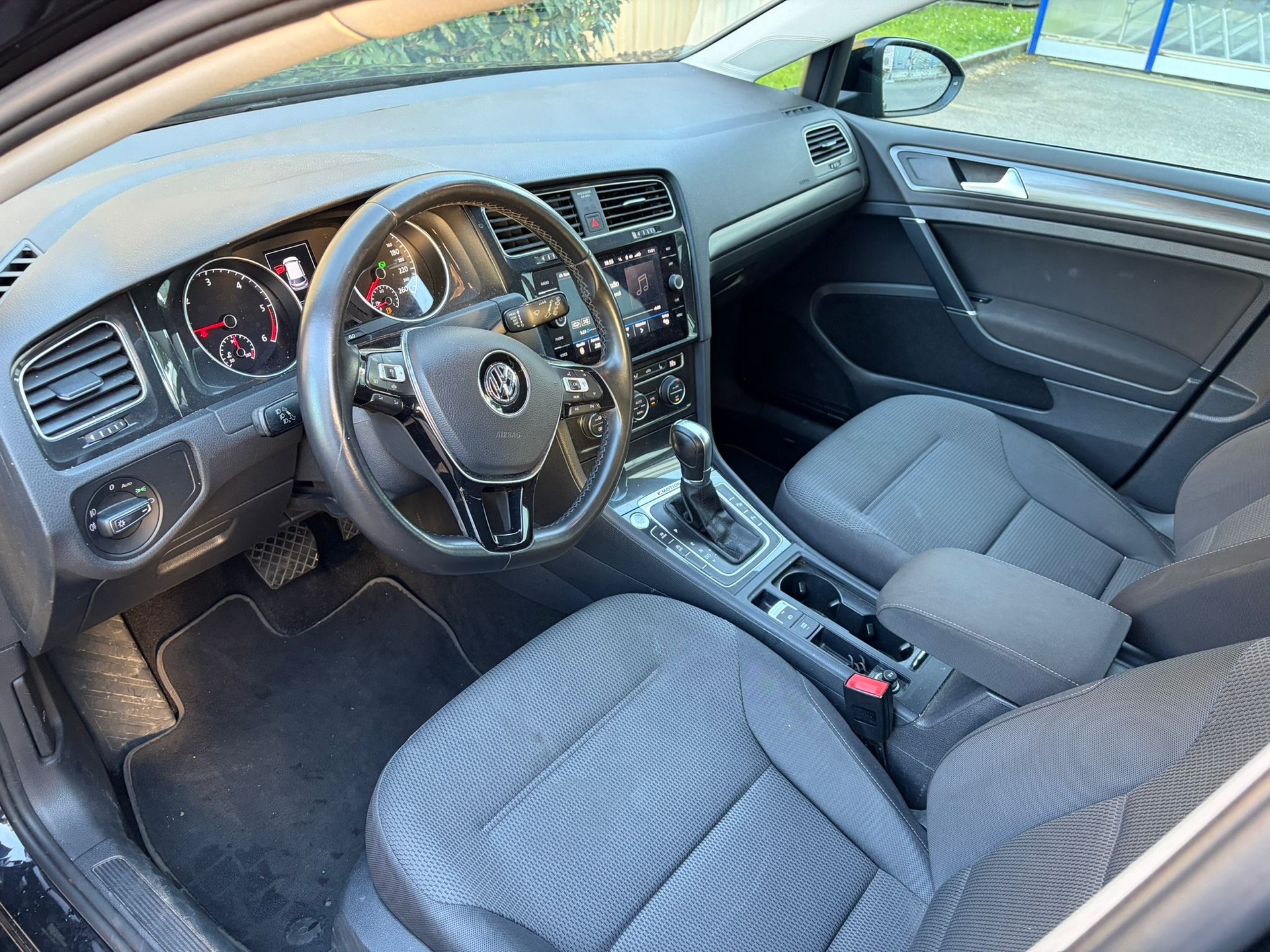 VW Golf 2.0 TDI Highline 4Motion DSG-image-11