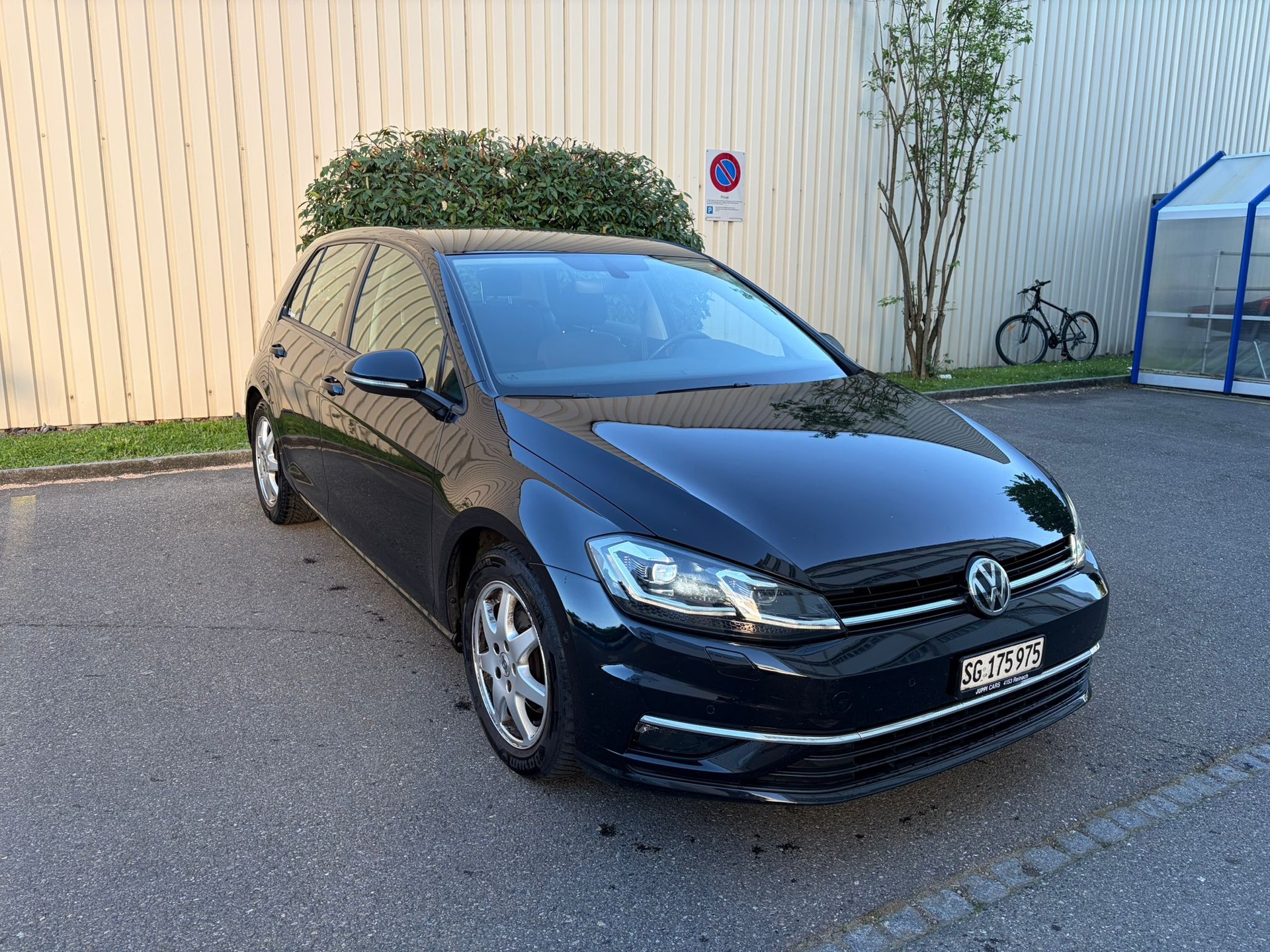 VW Golf 2.0 TDI Highline 4Motion DSG-image-1