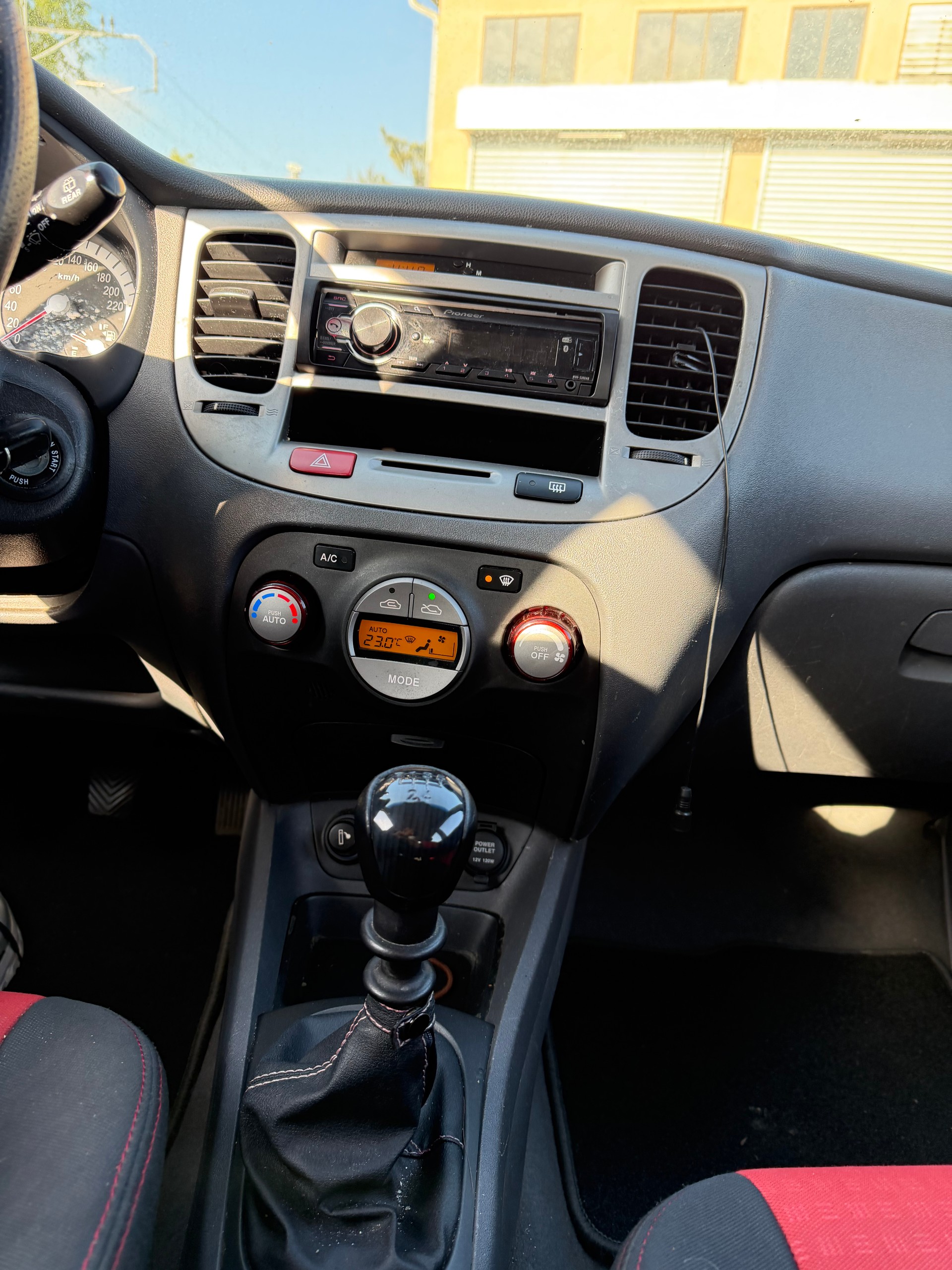 KIA Rio 1.5 CRDi Trend-image-8