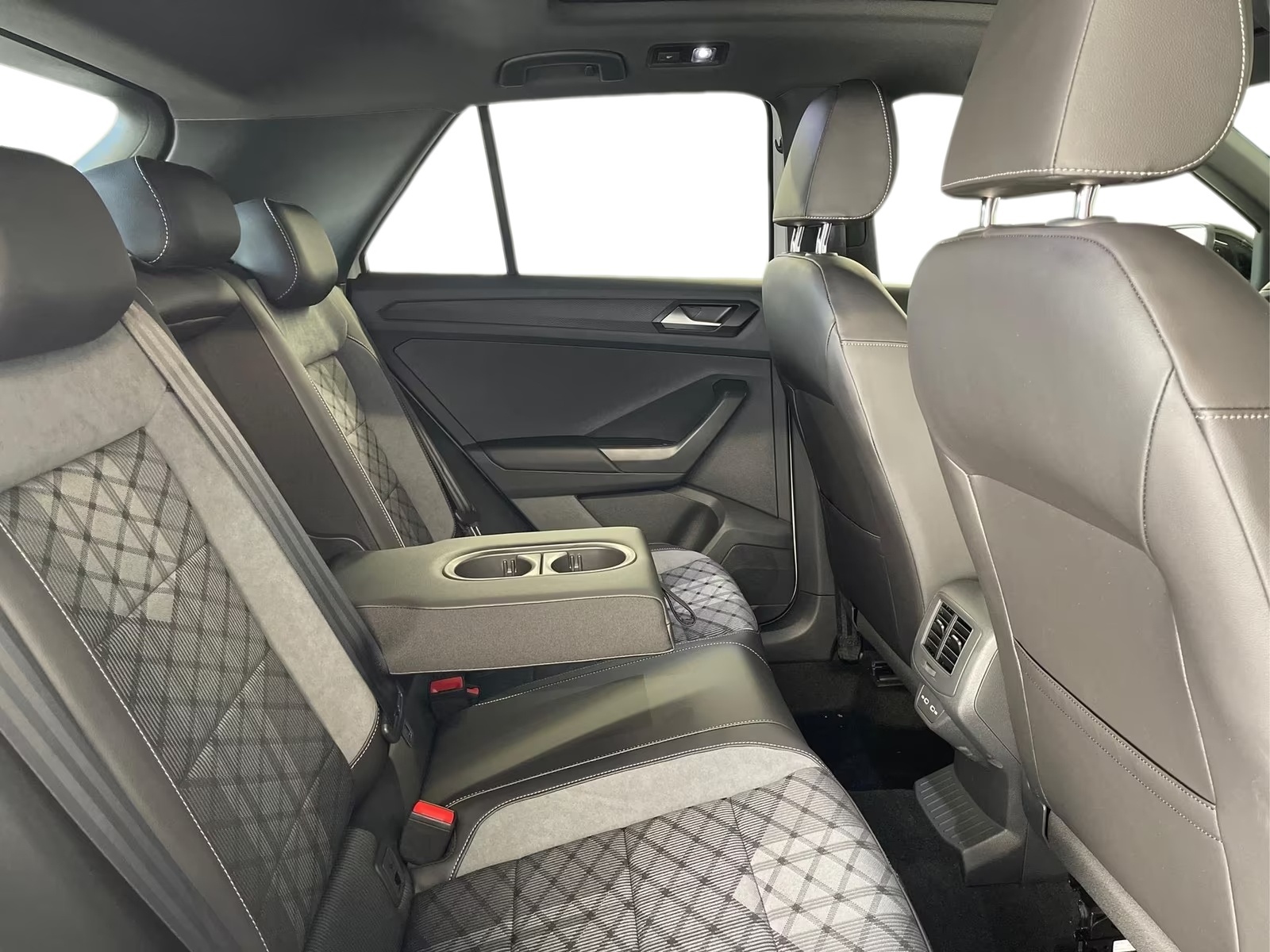 VW T-Roc 2.0 TSI R-Line DSG 4Motion-image-8