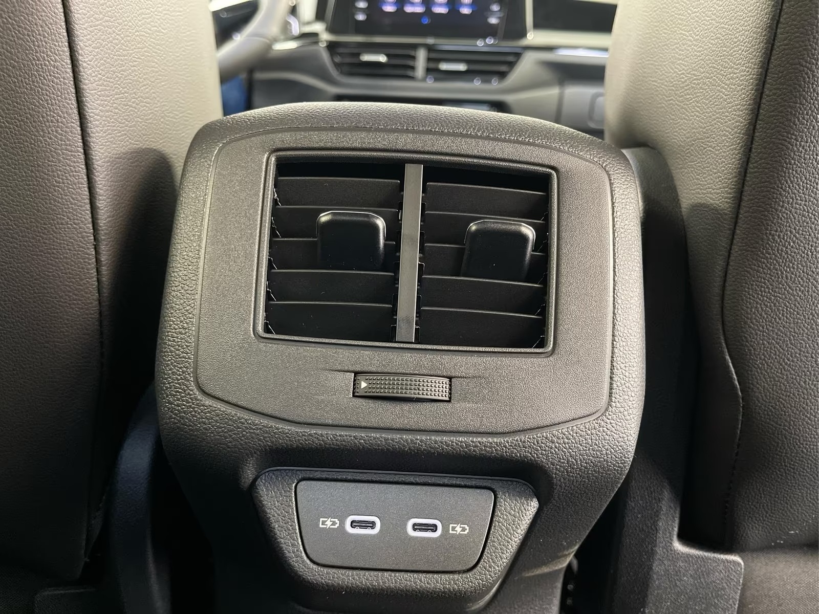 VW T-Roc 2.0 TSI R-Line DSG 4Motion-image-12