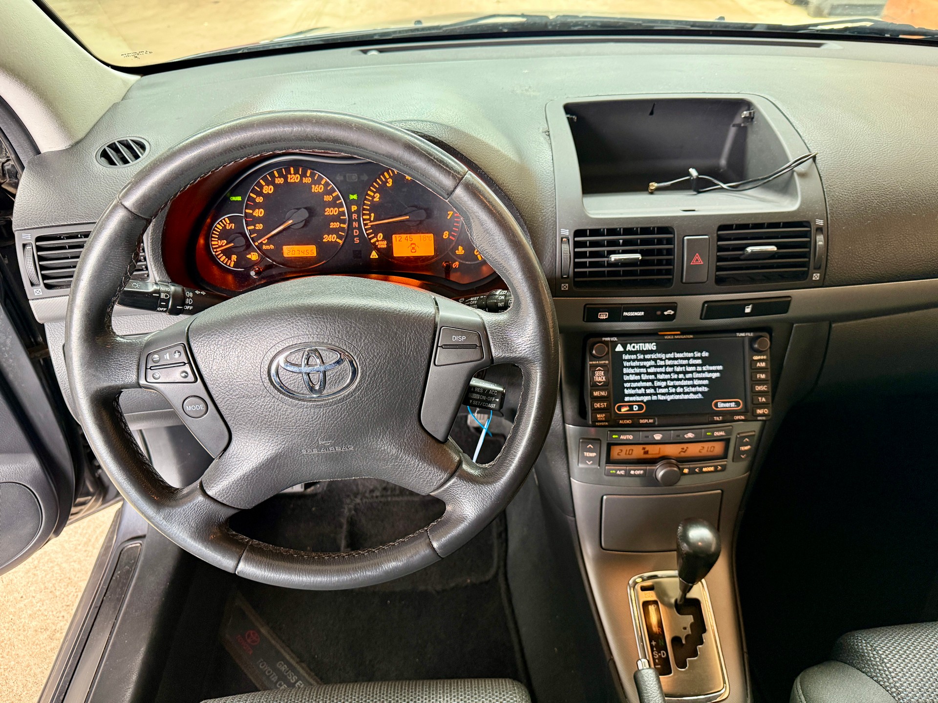 TOYOTA Avensis 2.0 D4 VVT-i Limited Sportswagon T-Step4-image-5