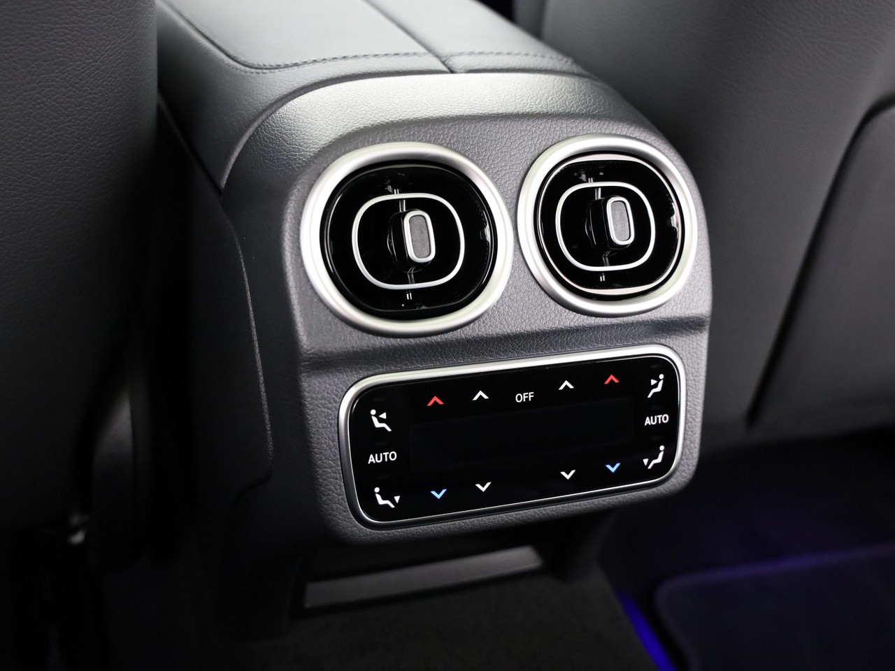 MERCEDES-BENZ C 300 T 4 Matic-image-16