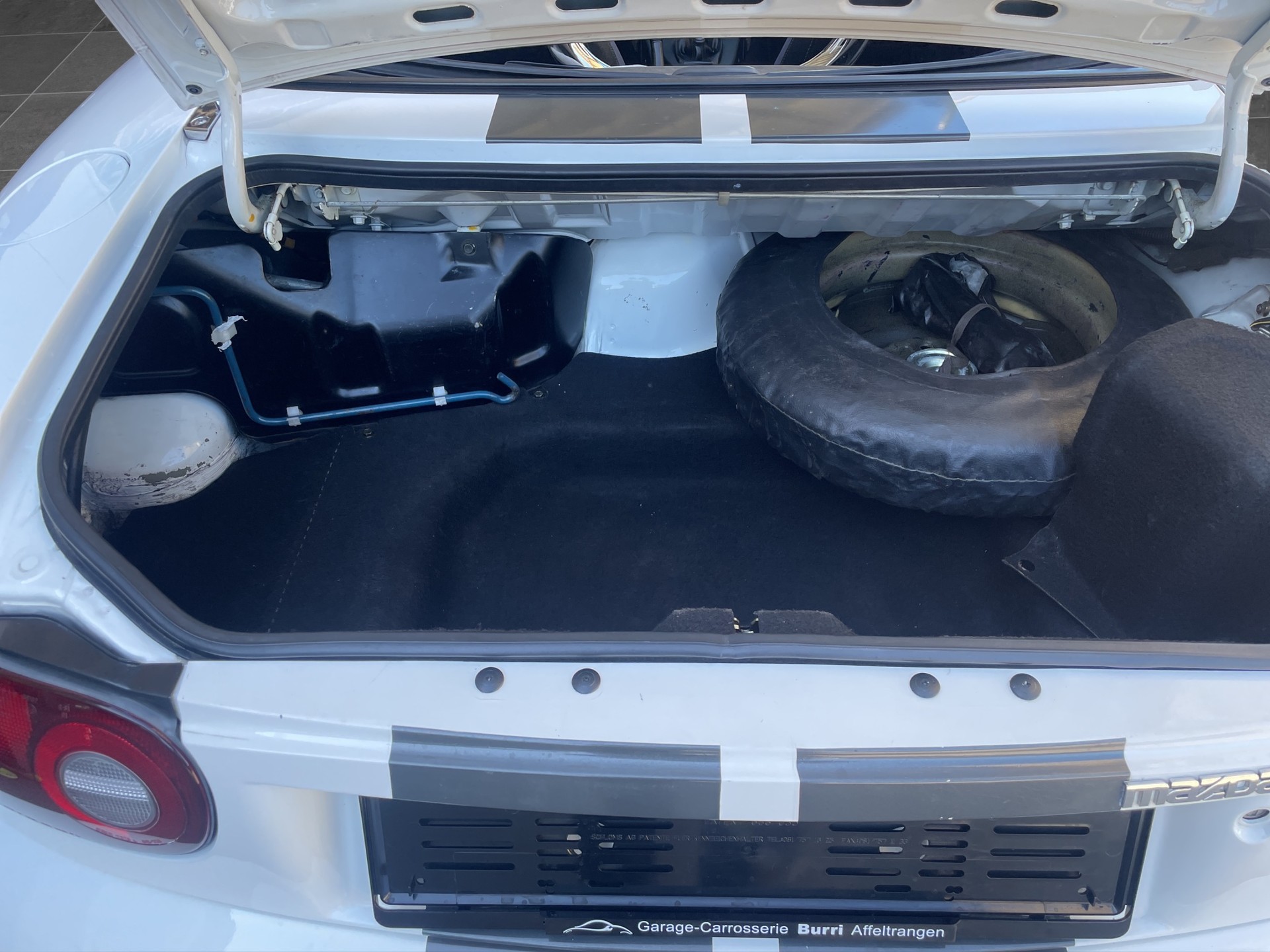 MAZDA MX-5 1.6i-16-image-6