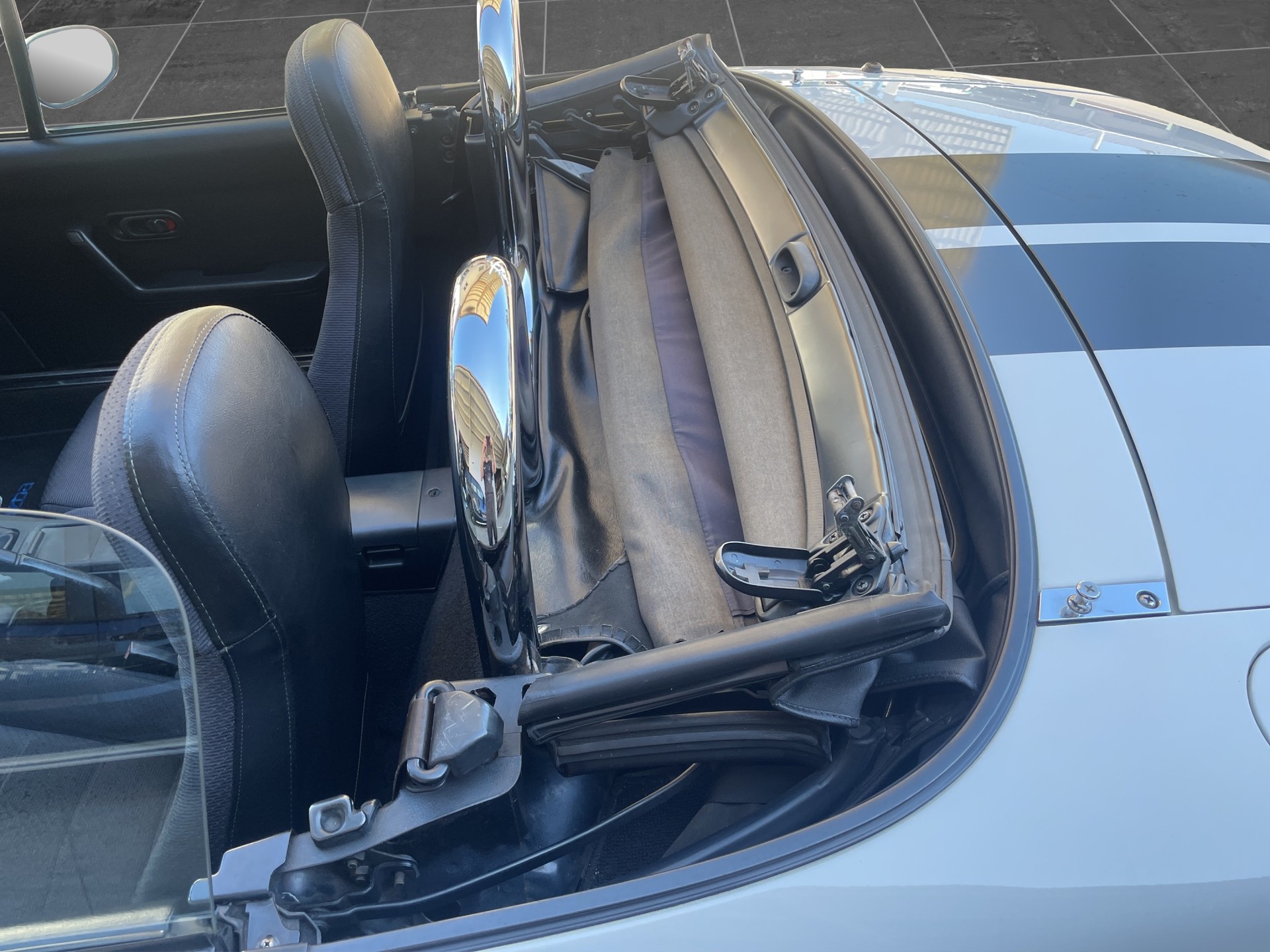 MAZDA MX-5 1.6i-16-image-7