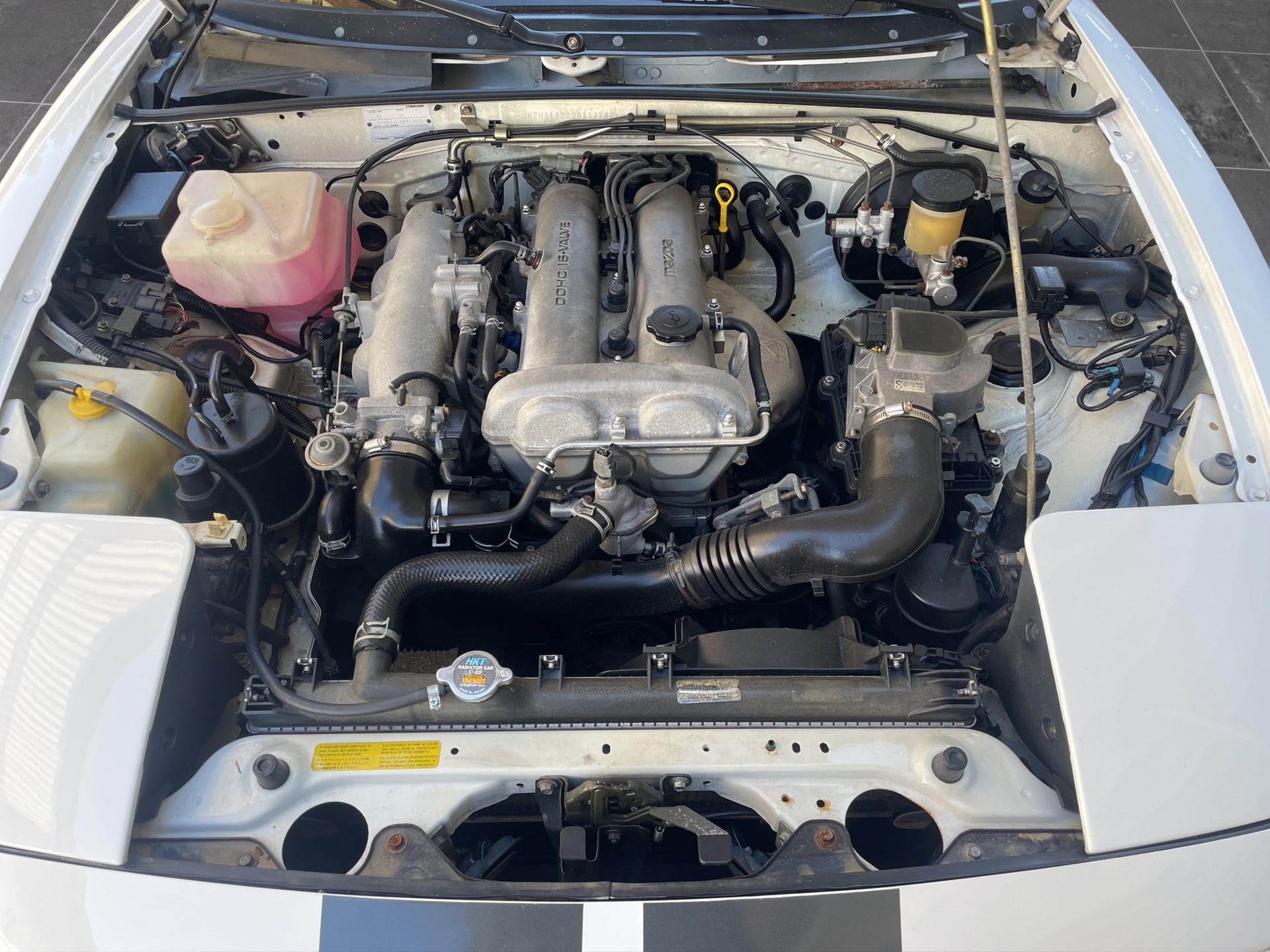 MAZDA MX-5 1.6i-16-image-15