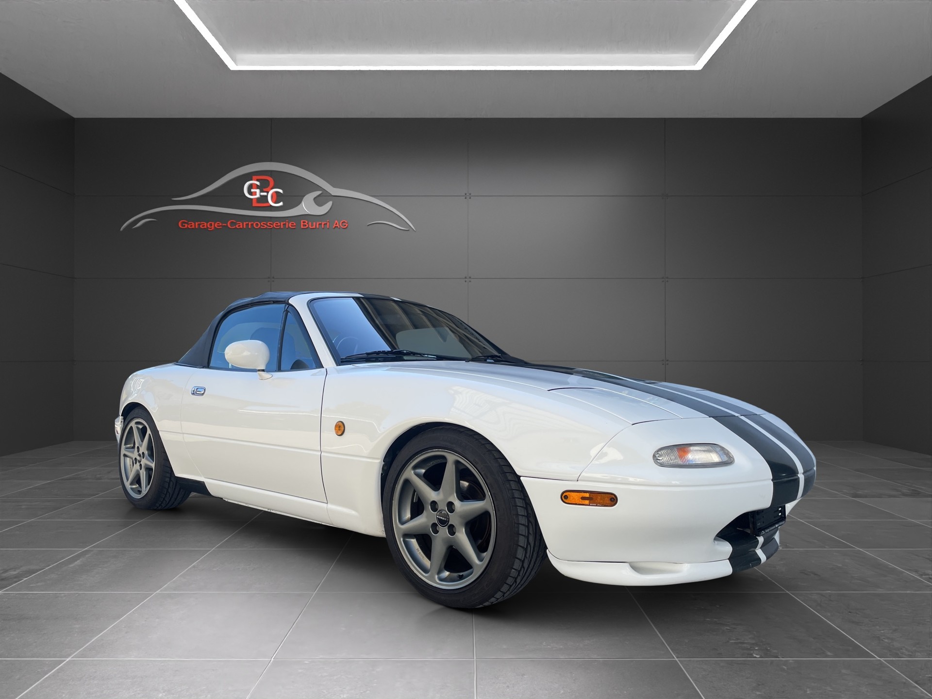 MAZDA MX-5 1.6i-16-image-2