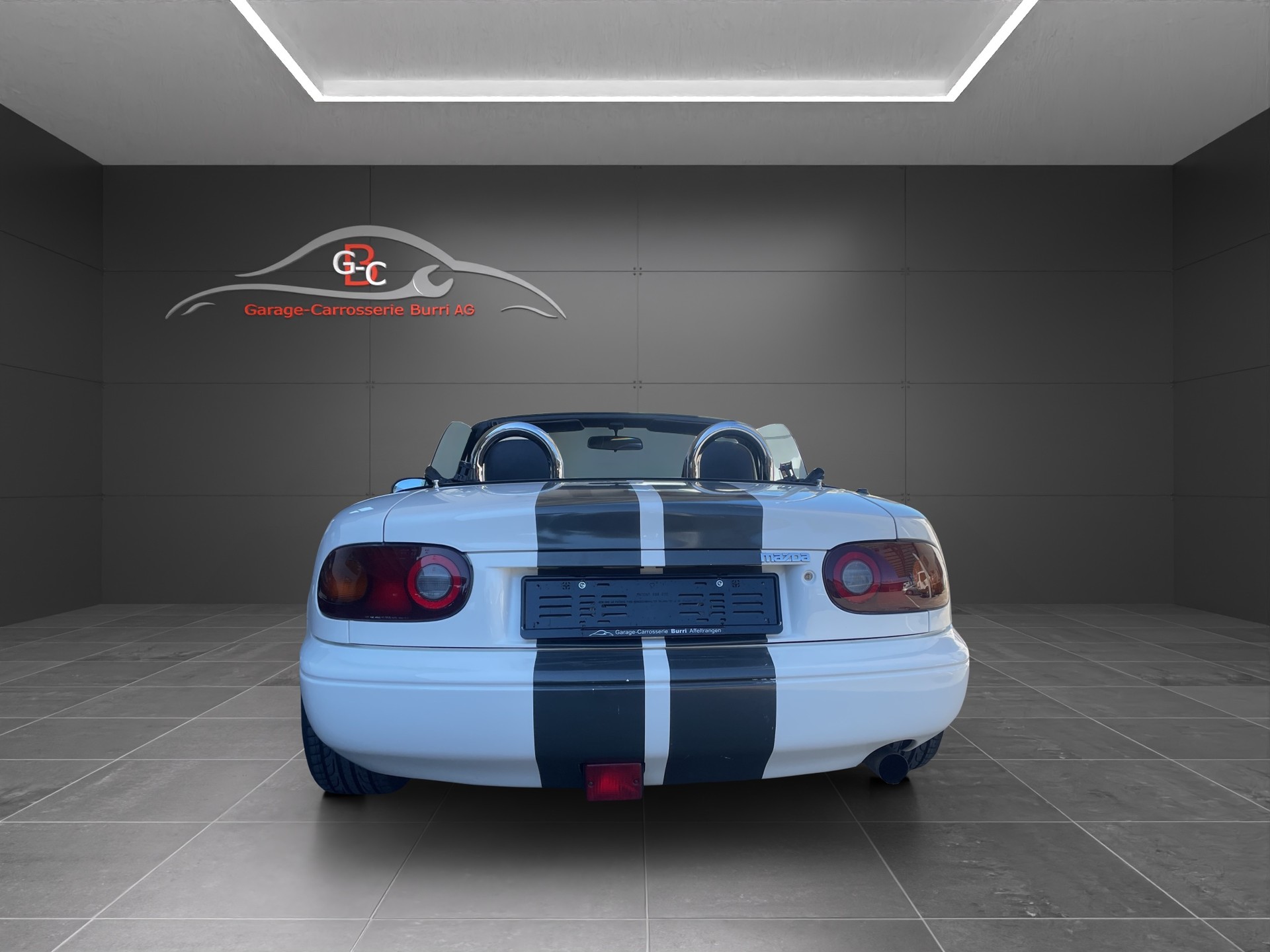MAZDA MX-5 1.6i-16-image-4