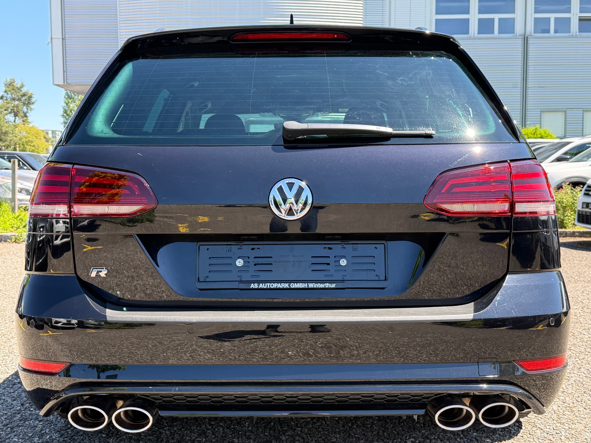VW Golf Variant 2.0 TSI R 4Motion DSG-image-5