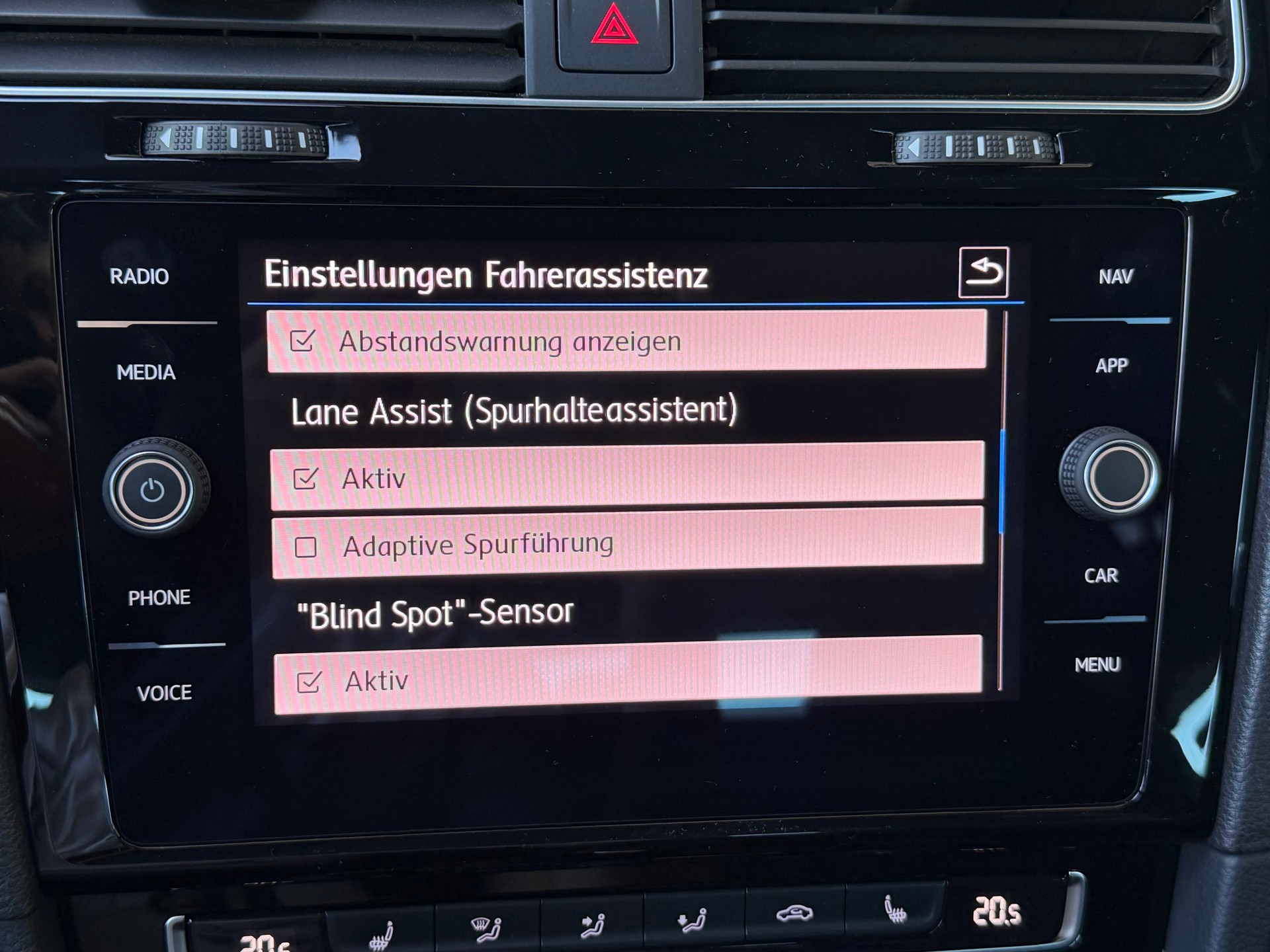VW Golf Variant 2.0 TSI R 4Motion DSG-image-24