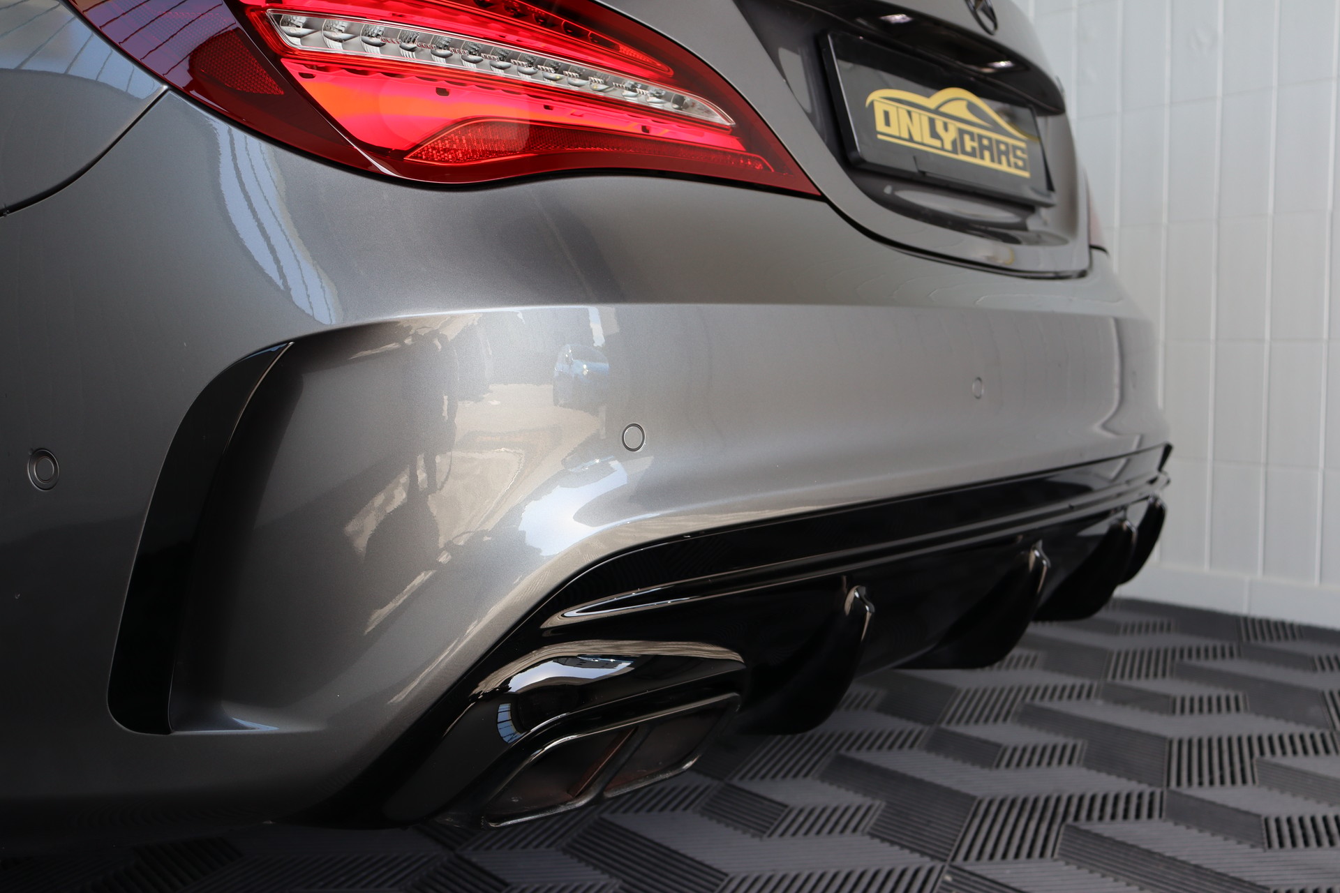 MERCEDES-BENZ CLA Shooting Brake 45 AMG 4Matic Speedshift-image-10
