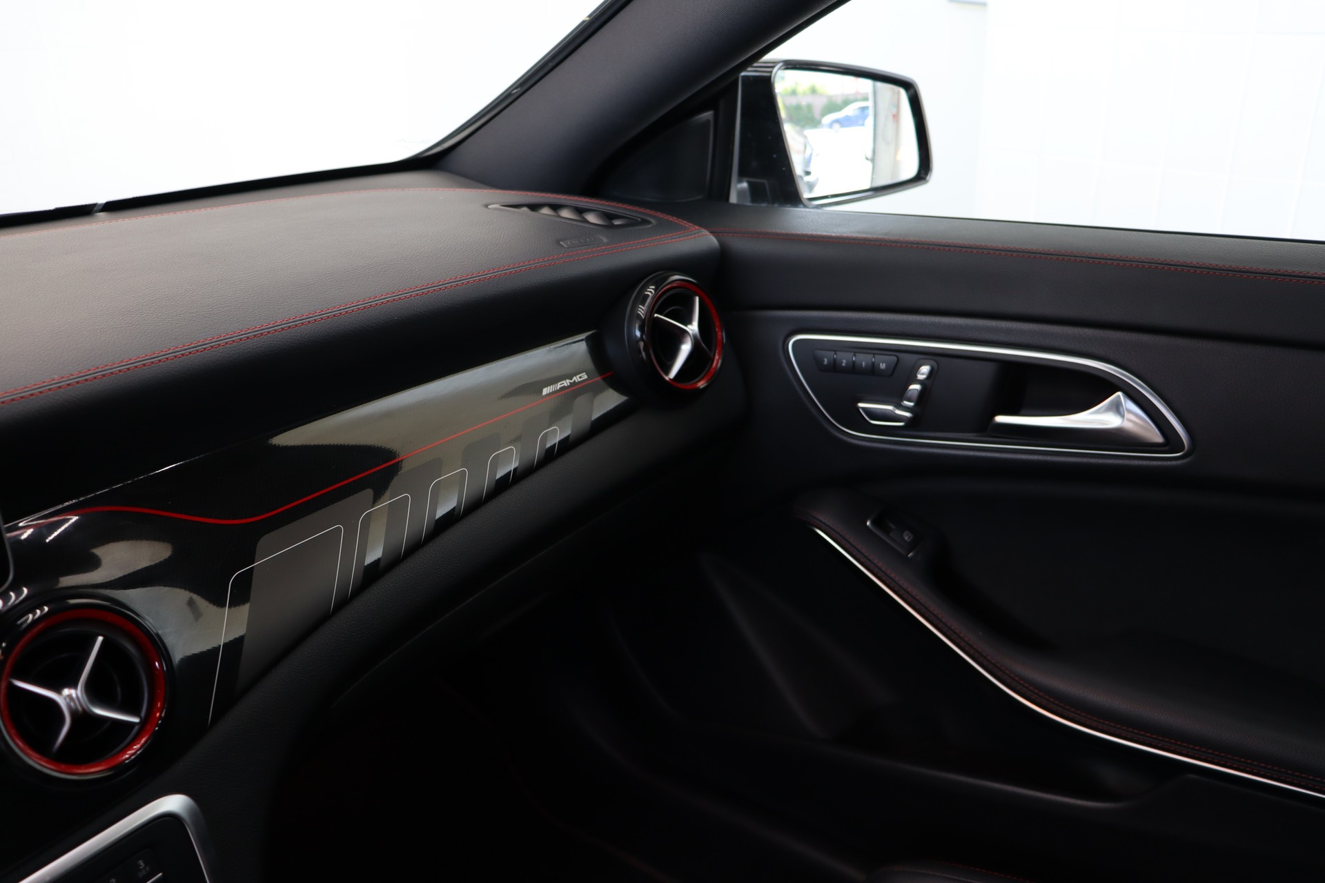 MERCEDES-BENZ CLA Shooting Brake 45 AMG 4Matic Speedshift-image-13