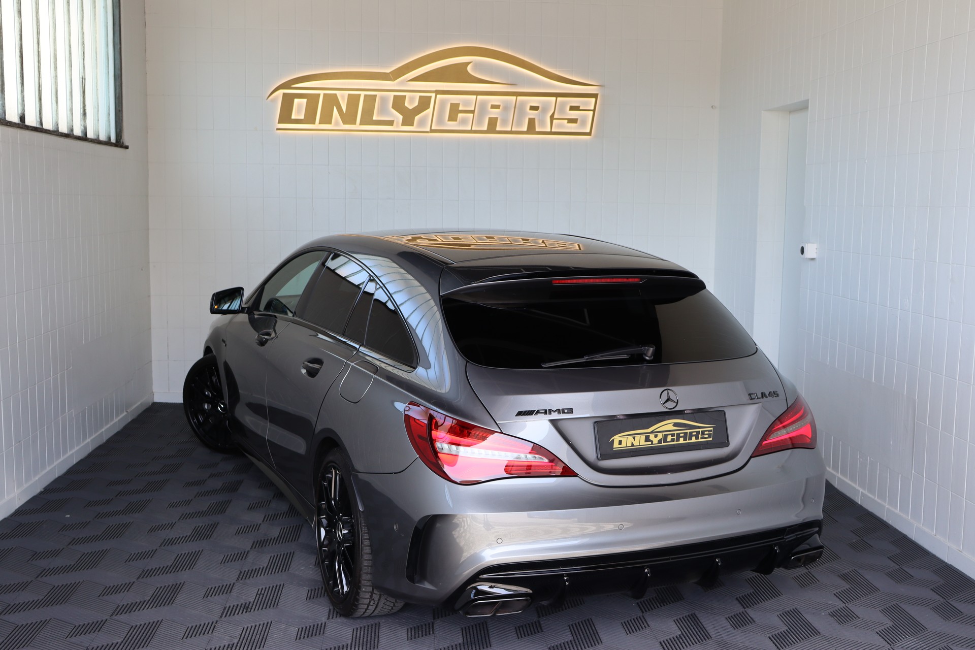 MERCEDES-BENZ CLA Shooting Brake 45 AMG 4Matic Speedshift-image-7