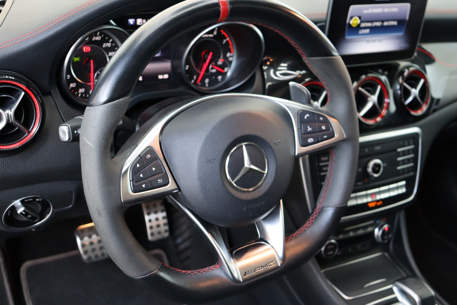 MERCEDES-BENZ CLA Shooting Brake 45 AMG 4Matic Speedshift-image-20