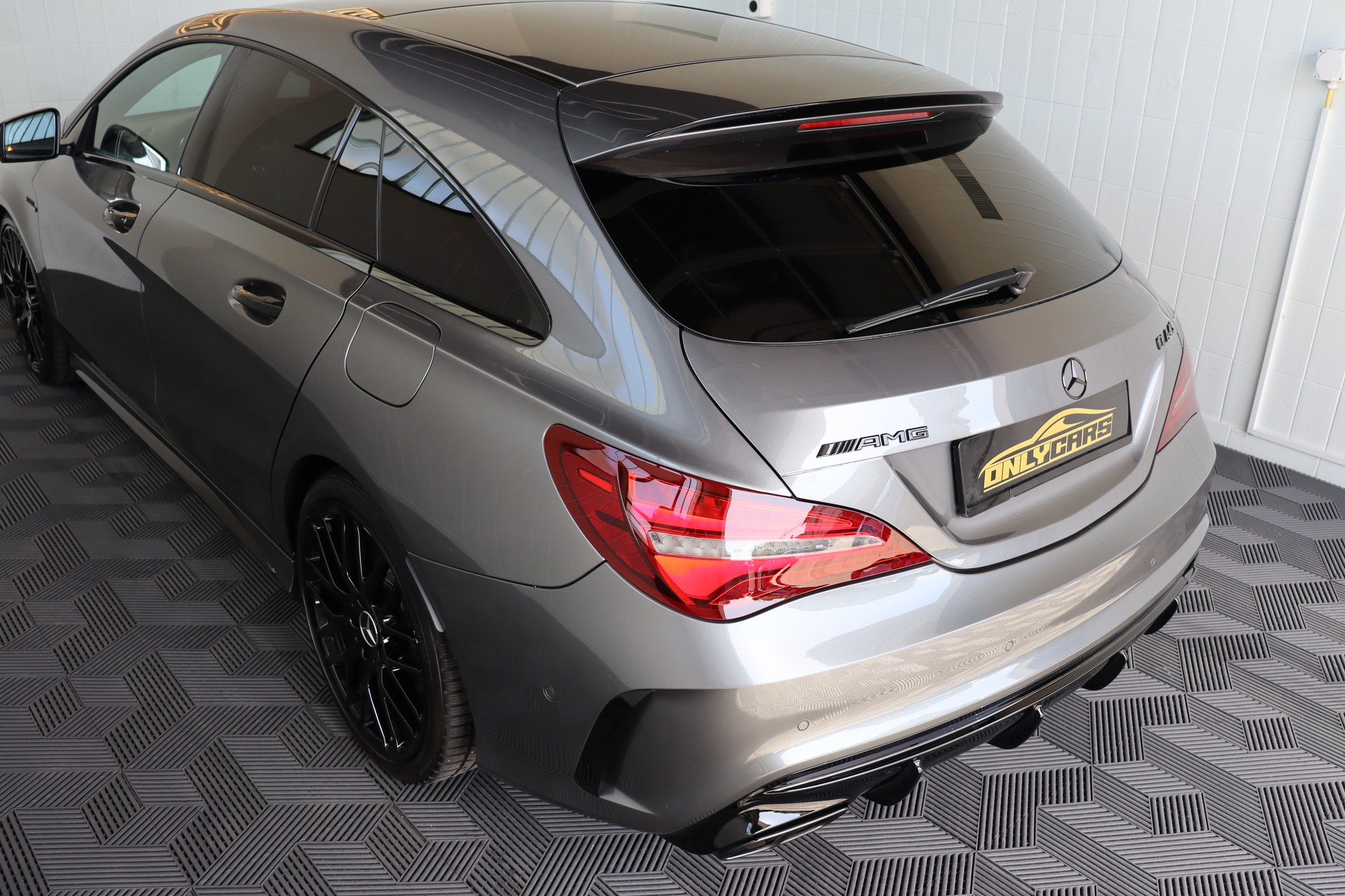 MERCEDES-BENZ CLA Shooting Brake 45 AMG 4Matic Speedshift-image-8