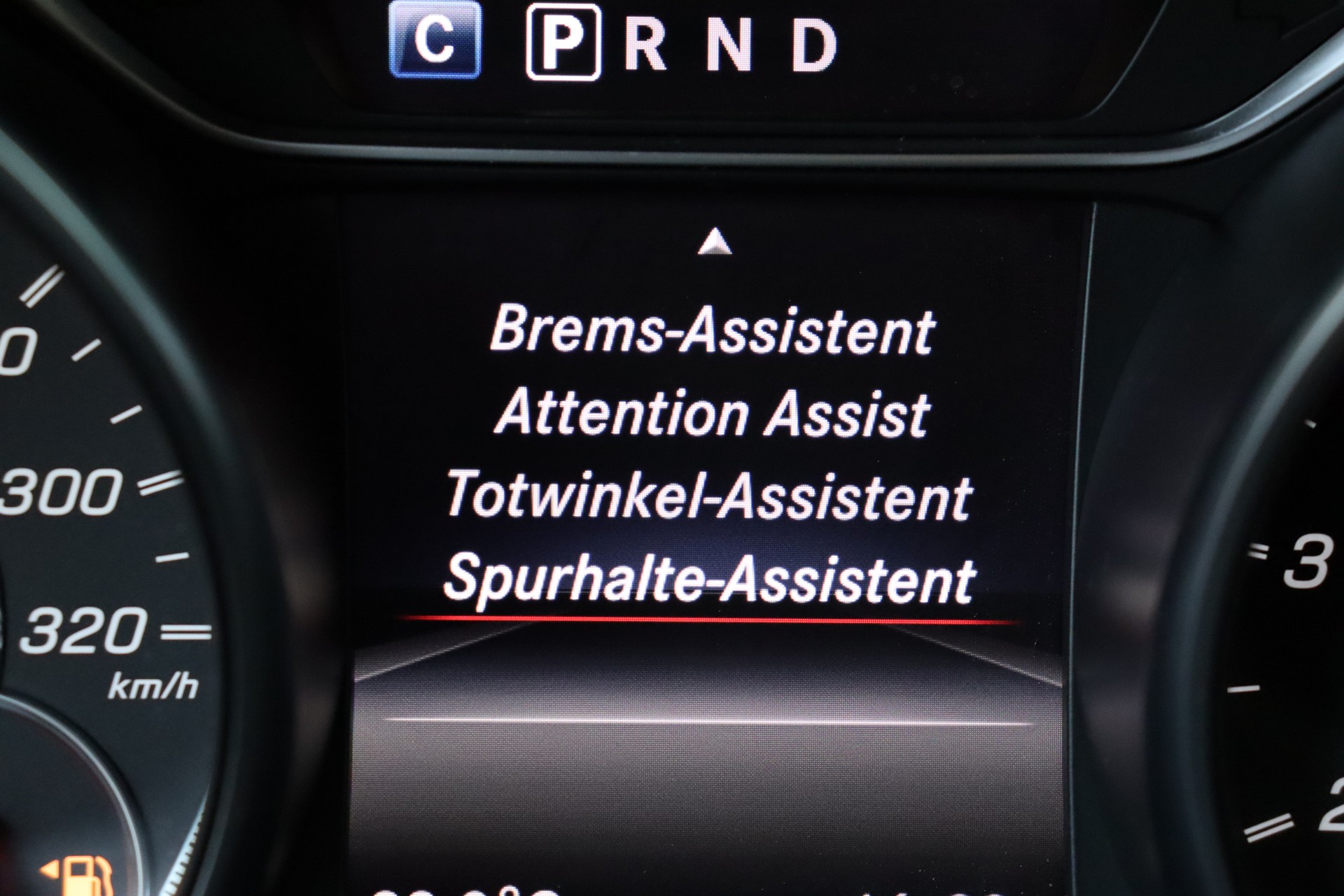 MERCEDES-BENZ CLA Shooting Brake 45 AMG 4Matic Speedshift-image-23
