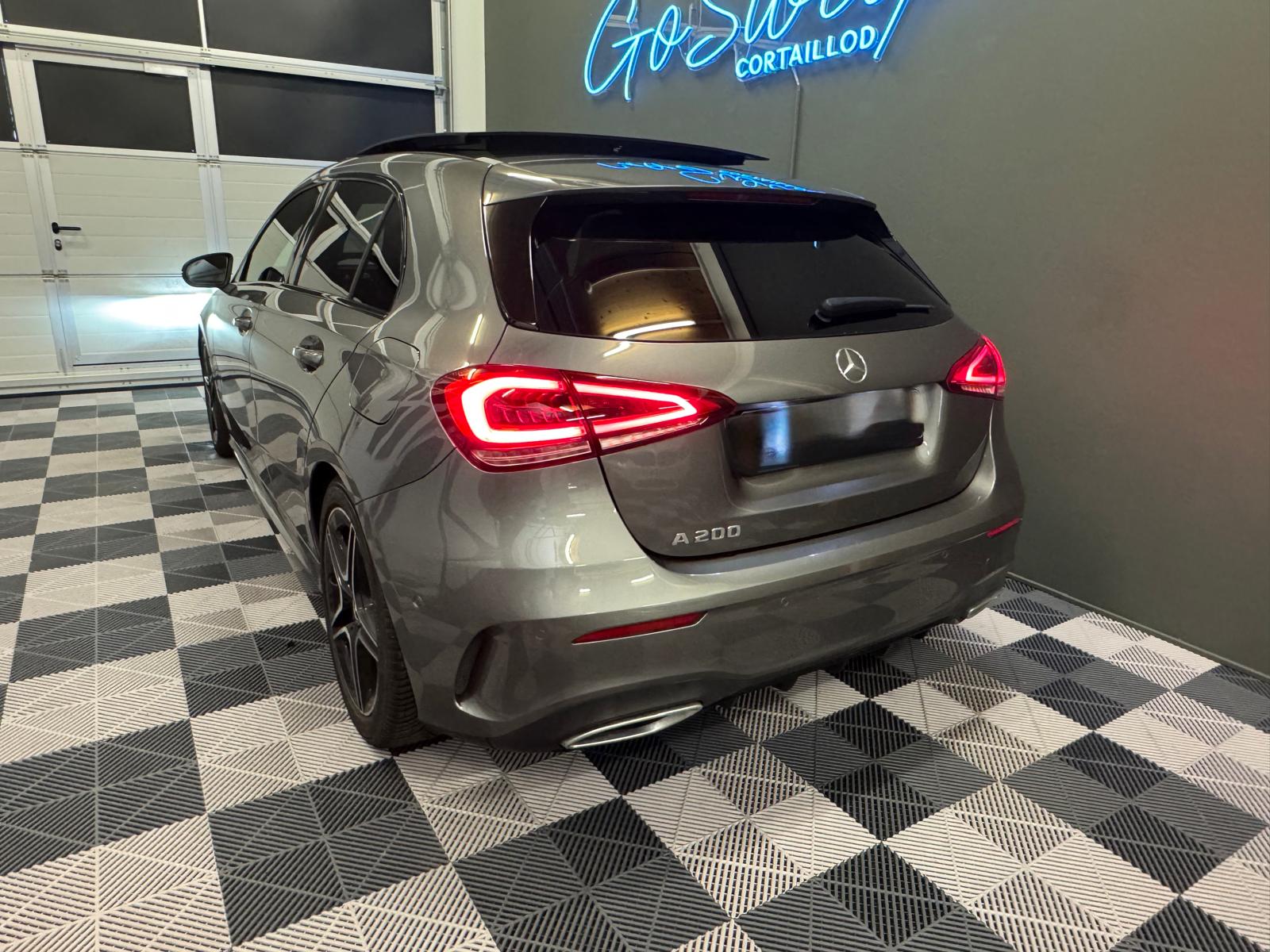 MERCEDES-BENZ A 200 AMG LINE 7G-DCT-showroom-element-3