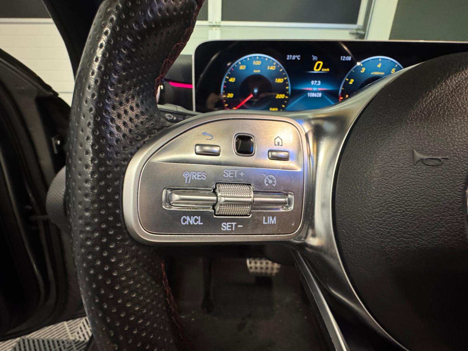 MERCEDES-BENZ A 200 AMG LINE 7G-DCT-image-17