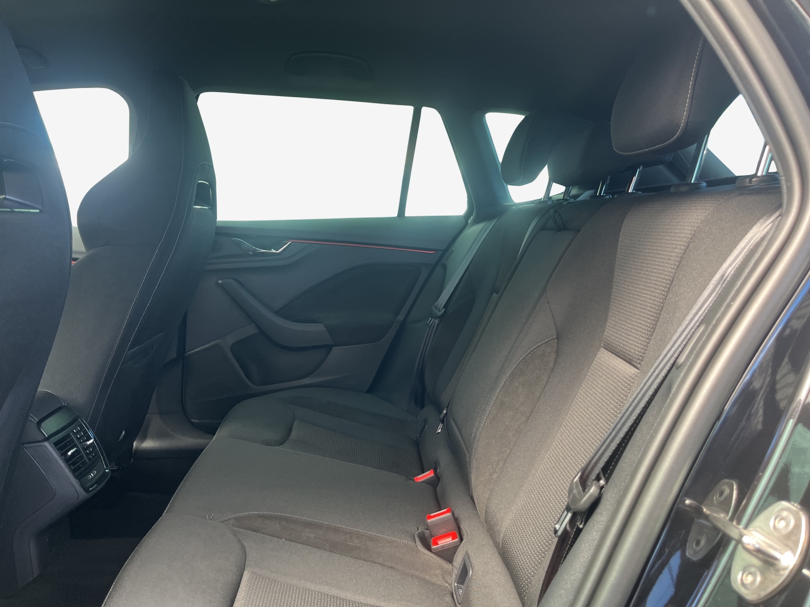 SKODA Kamiq 1.0 TSI Selection DSG-image-9