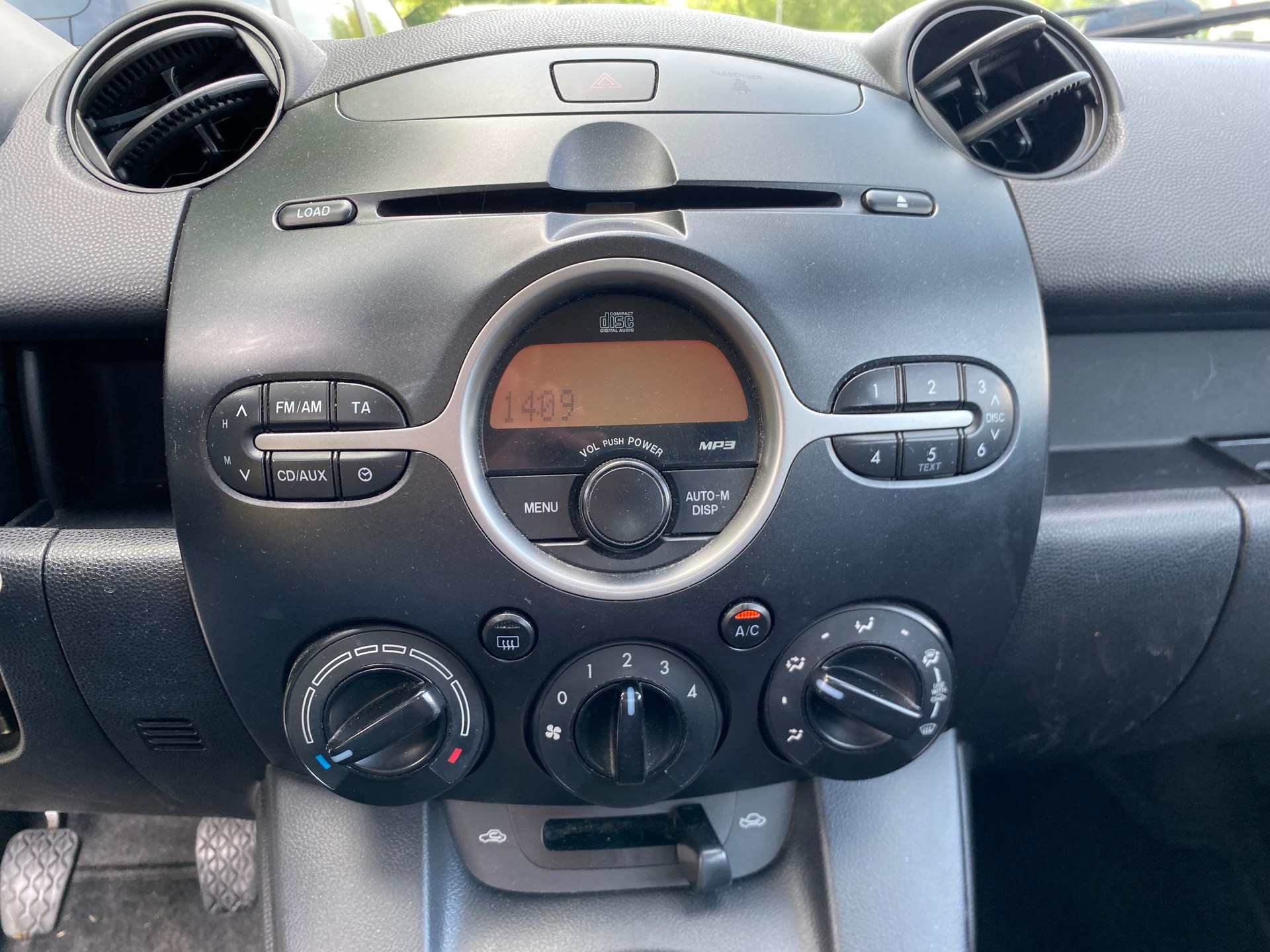 MAZDA 2 1.3i 16V Exclusive*Klimaanlage*B04*-image-11