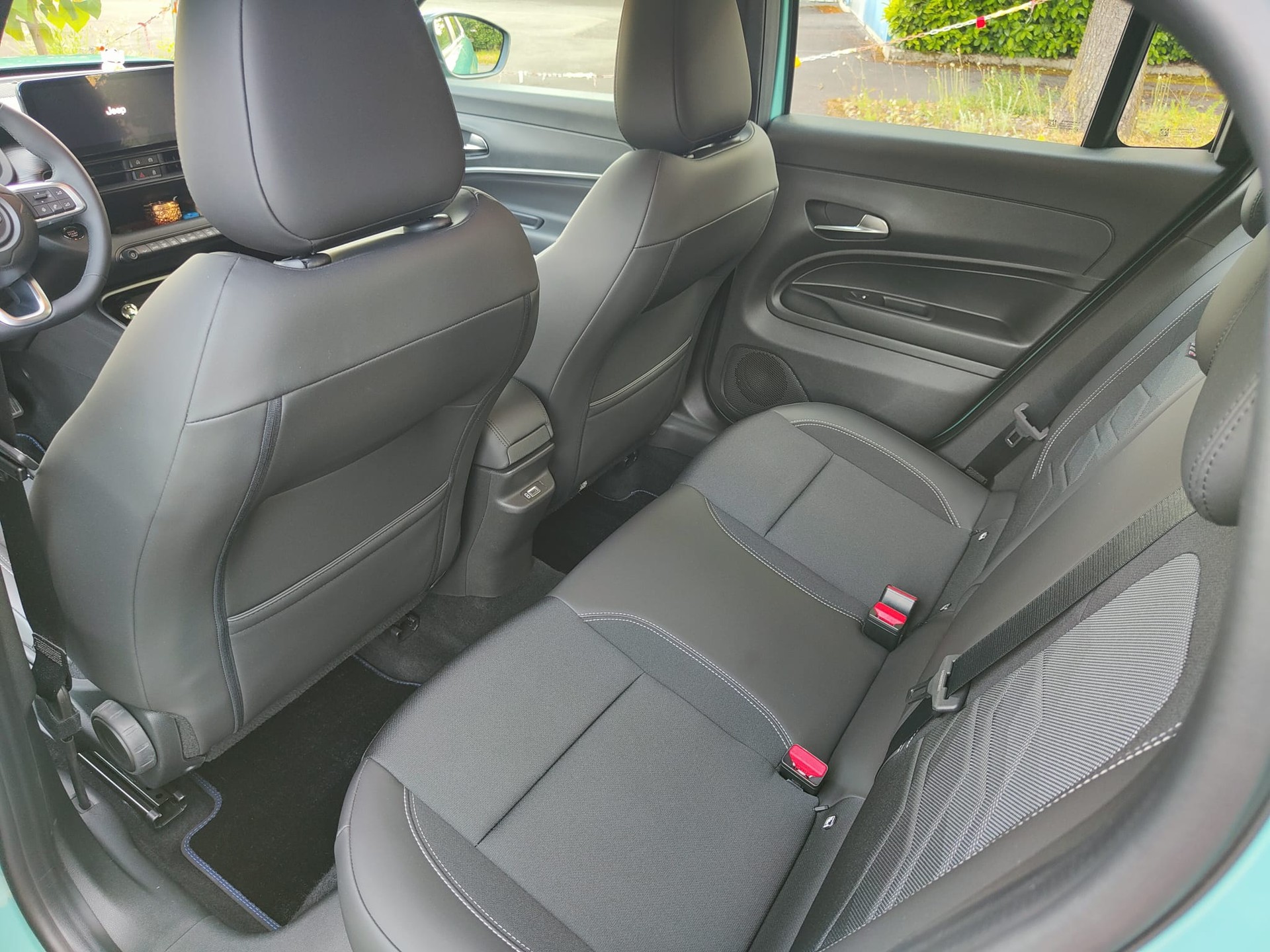 JEEP 1.2 Turbo Altitude-image-3