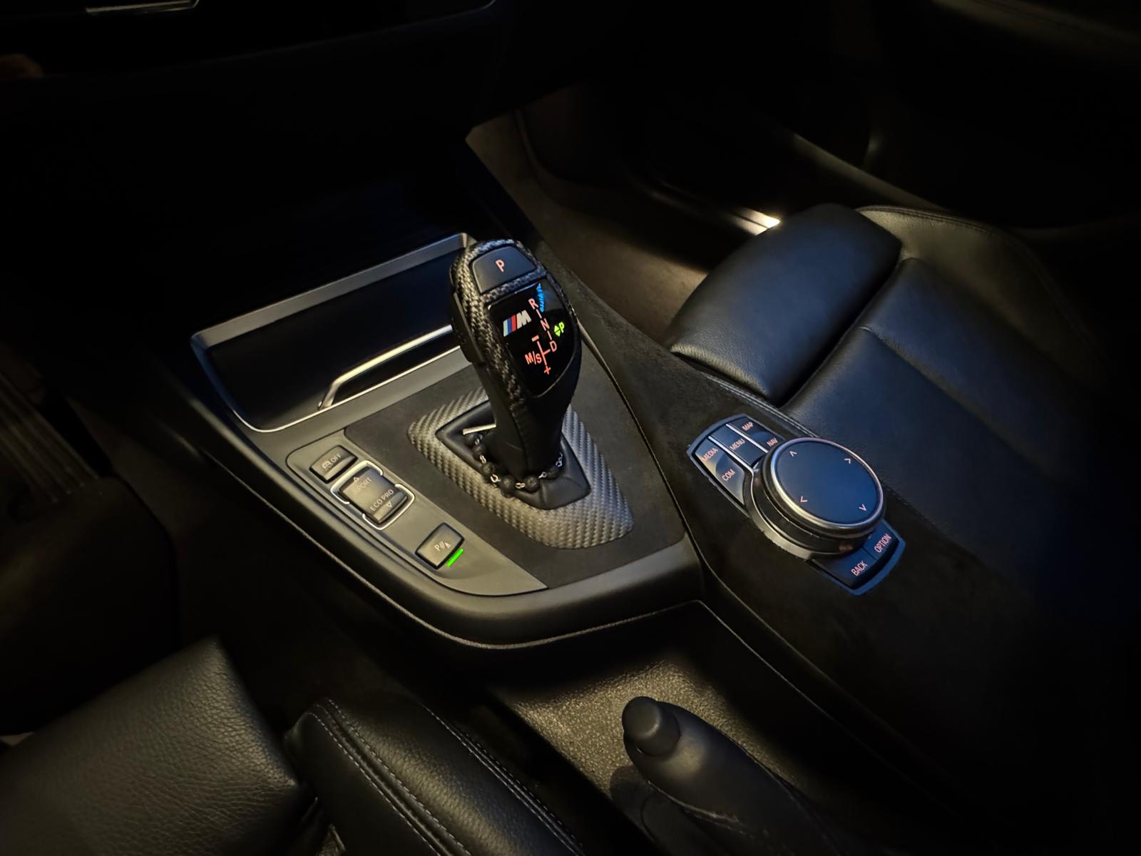 BMW M140i xDrive Steptronic-image-23