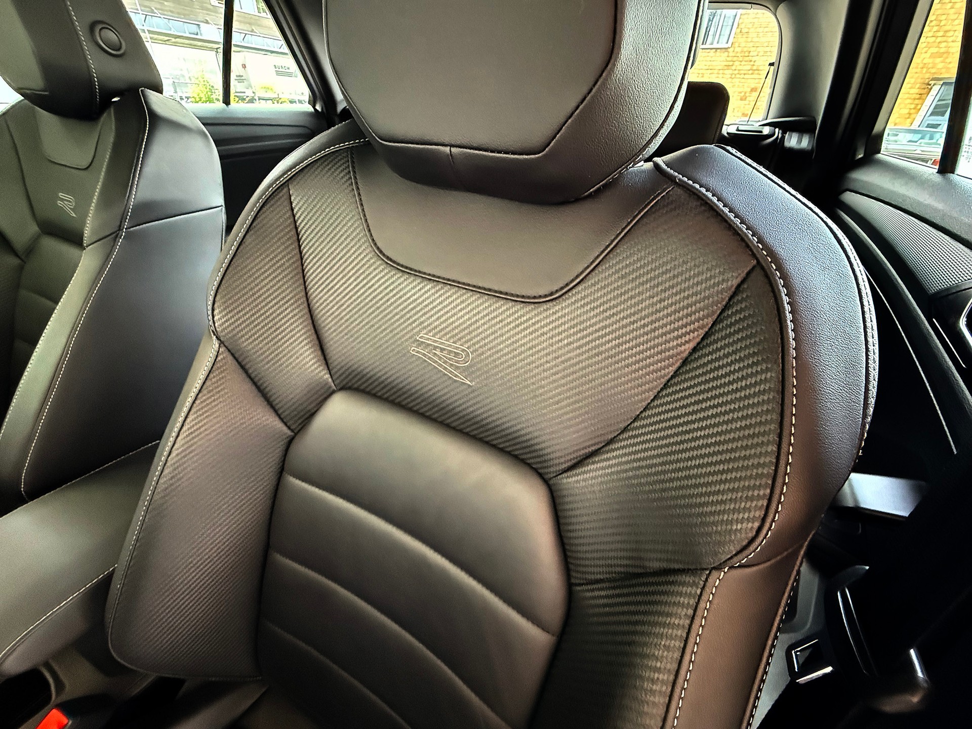VW T-Roc 2.0 TSI R-Line DSG 4Motion-image-6