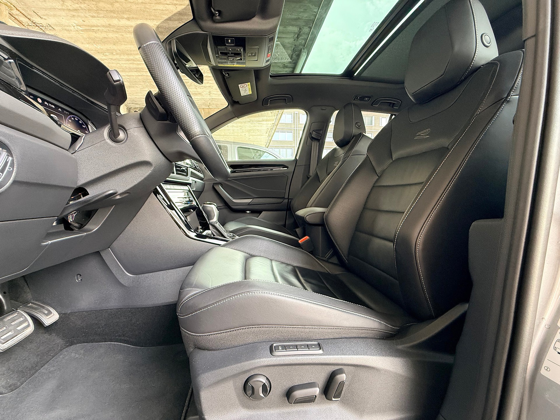 VW T-Roc 2.0 TSI R-Line DSG 4Motion-image-16