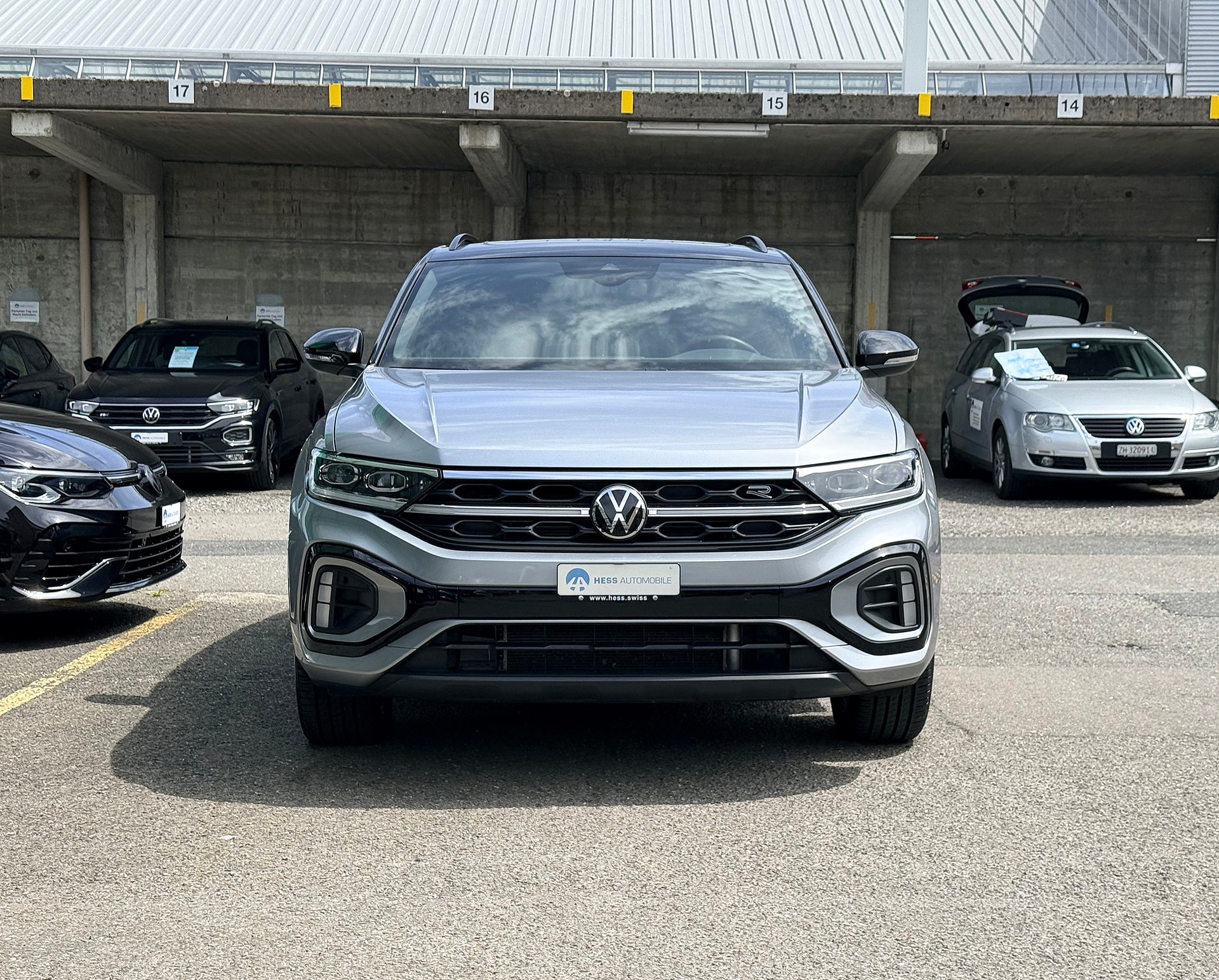 VW T-Roc 2.0 TSI R-Line DSG 4Motion-image-12