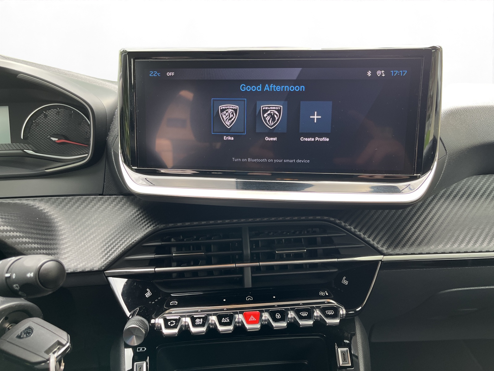 PEUGEOT 208 1.2 PureTech Allure EAT8-image-12