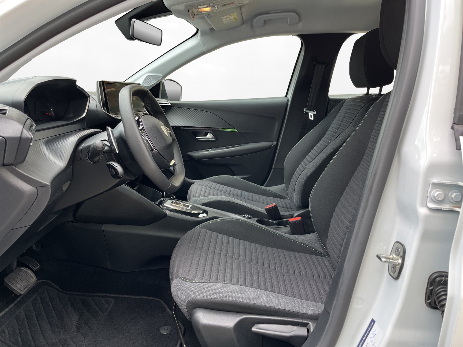 PEUGEOT 208 1.2 PureTech Allure EAT8-image-8