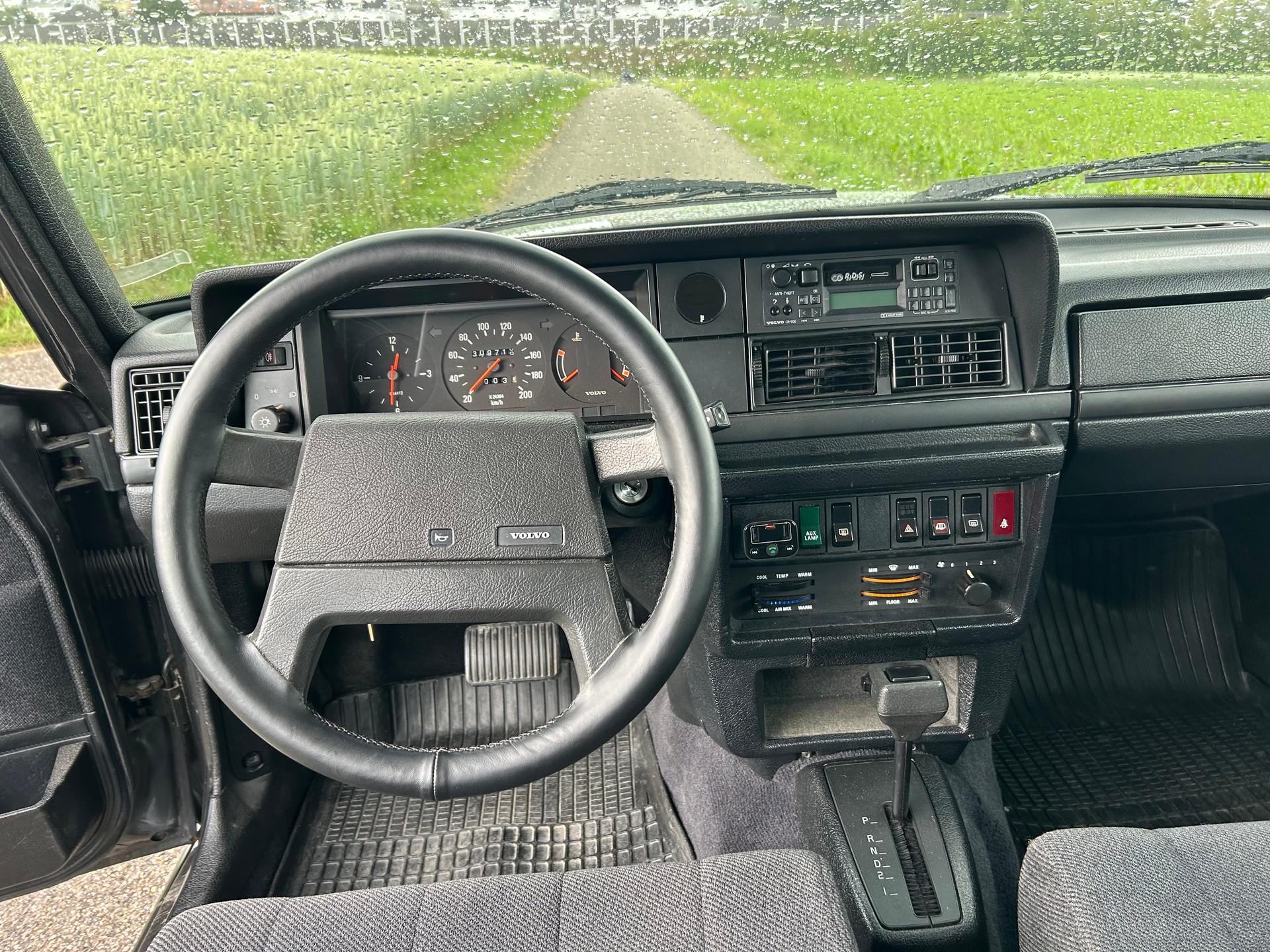 VOLVO 240 2.3 Superclassic-image-8