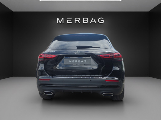 MERCEDES-BENZ GLA 250 AMG Line 4Matic-image-4