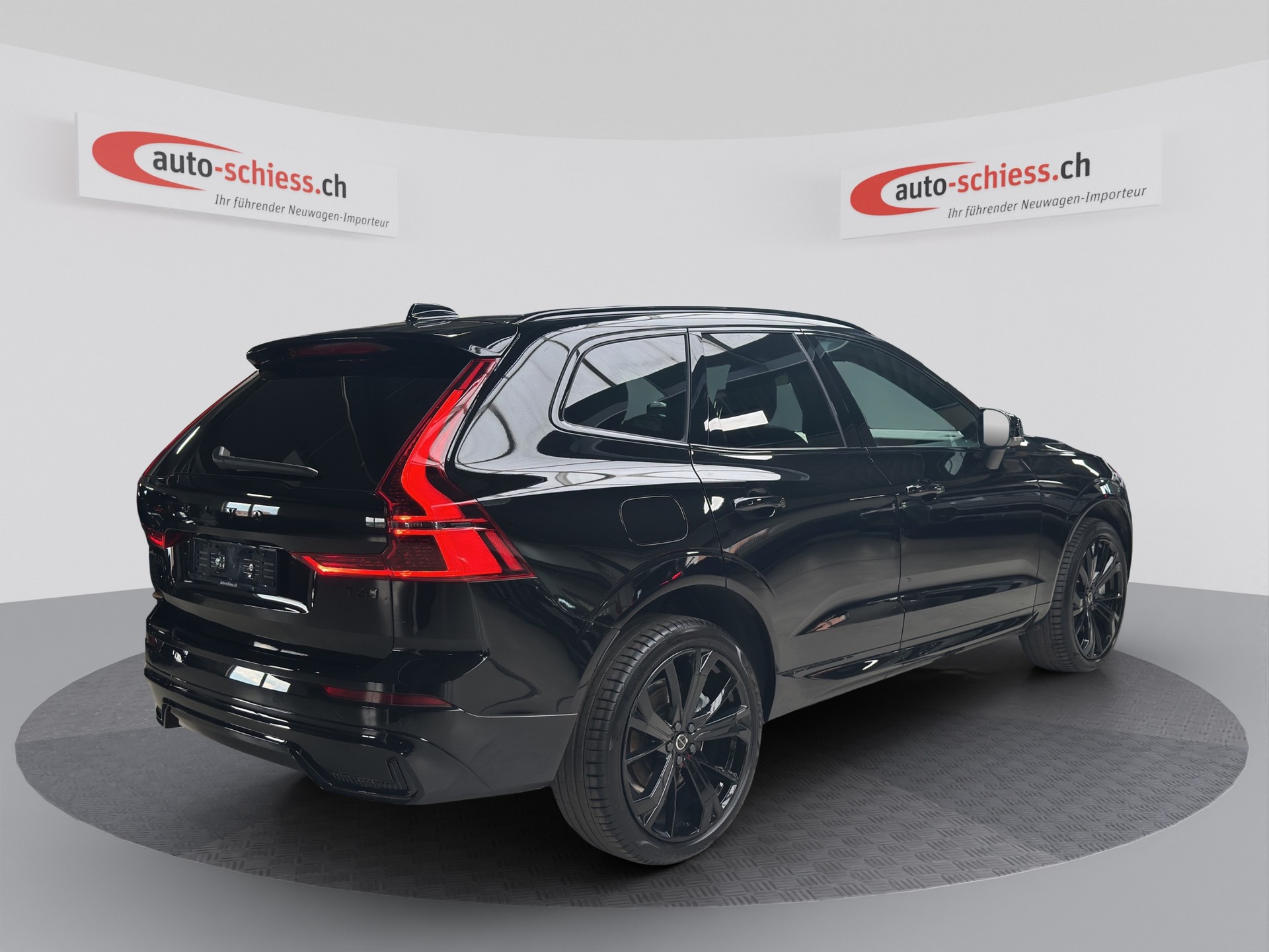 VOLVO XC60 T6 eAWD PluginHybrid Black Edition Plus Geartronic Facelift-image-4