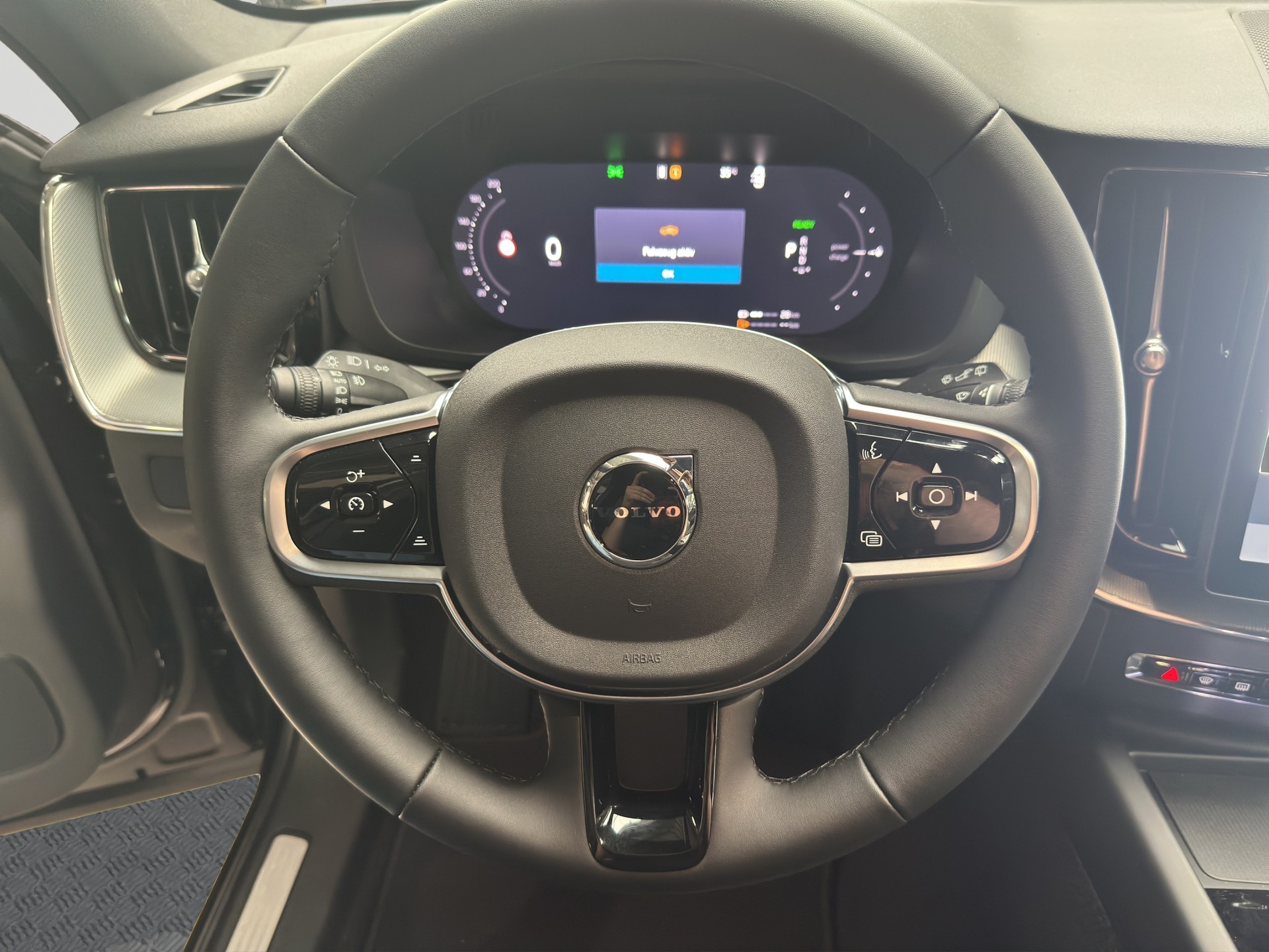 VOLVO XC60 T6 eAWD PluginHybrid Black Edition Plus Geartronic Facelift-image-10