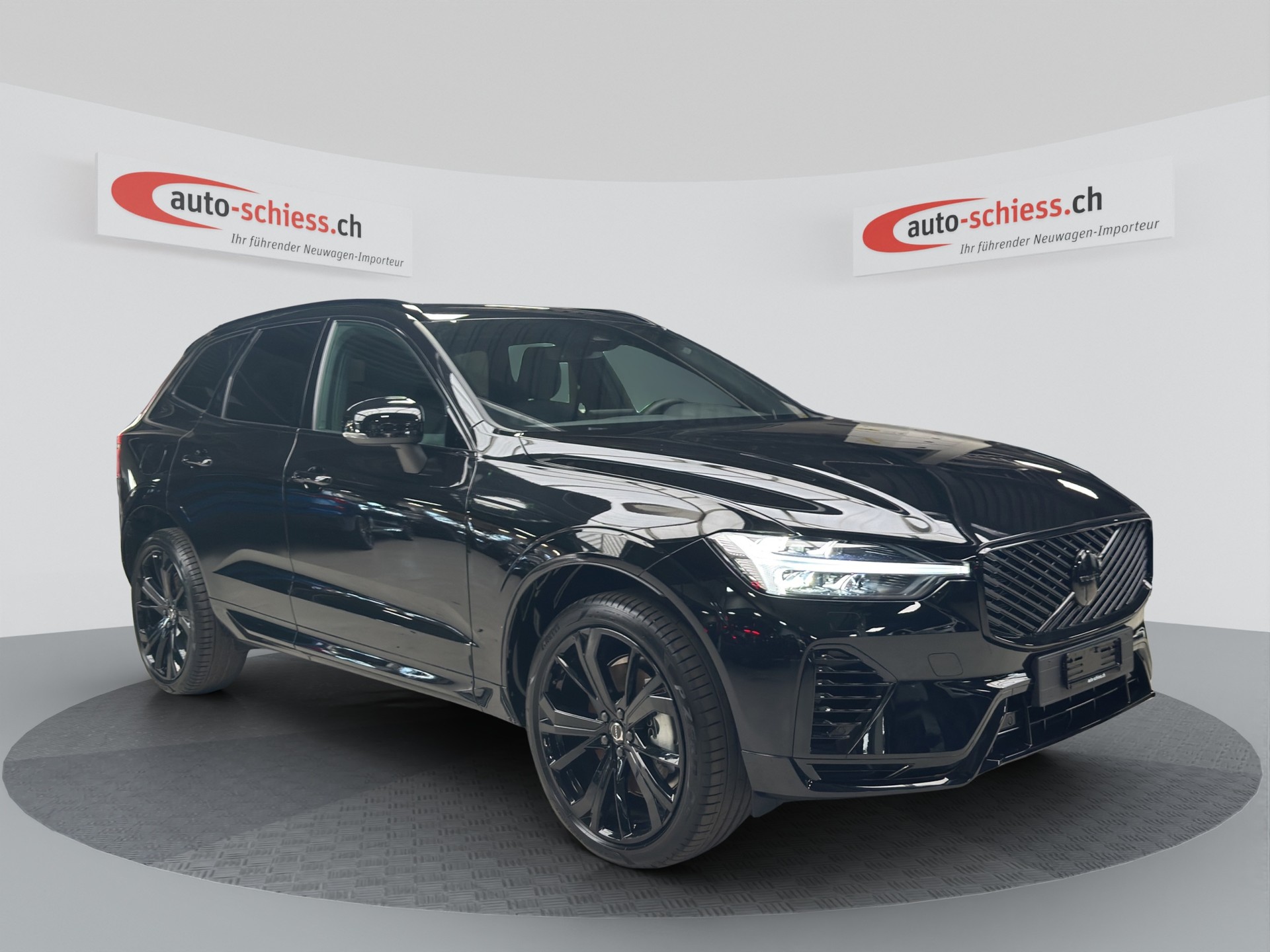 VOLVO XC60 T6 eAWD PluginHybrid Black Edition Plus Geartronic Facelift-image-0