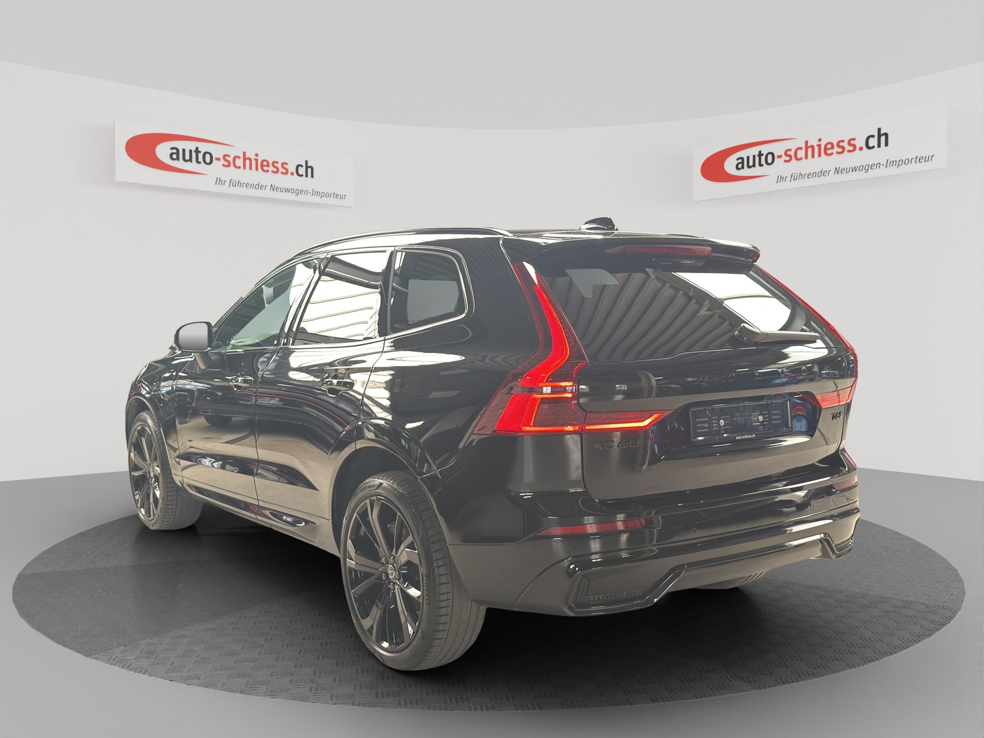 VOLVO XC60 T6 eAWD PluginHybrid Black Edition Plus Geartronic Facelift-image-2