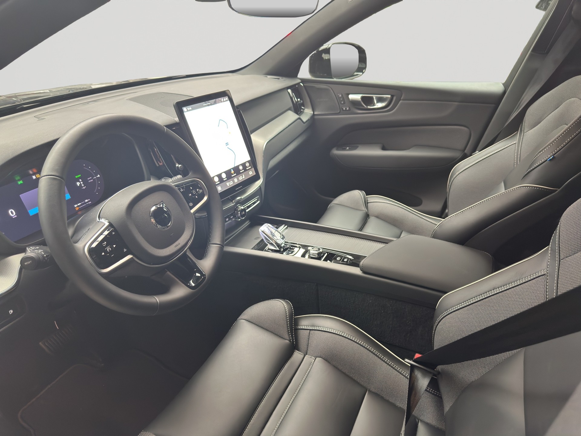 VOLVO XC60 T6 eAWD PluginHybrid Black Edition Plus Geartronic Facelift-image-6