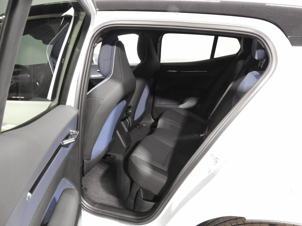 VOLVO EX 30 E60 Twin Plus Performance AWD-image-11