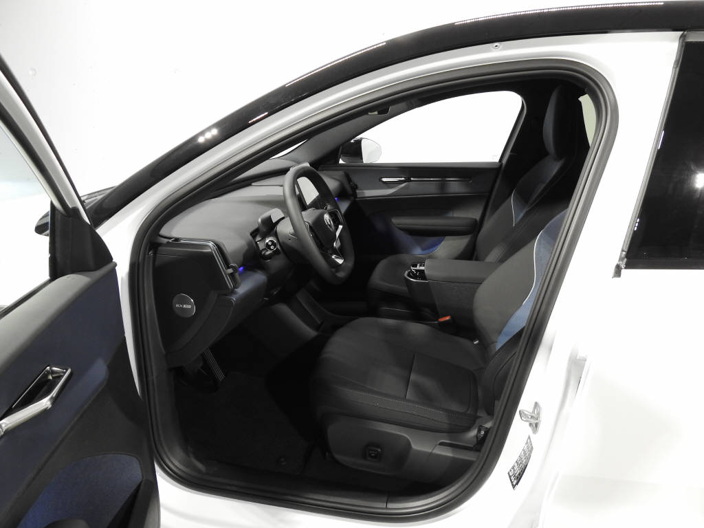 VOLVO EX 30 E60 Twin Plus Performance AWD-image-10