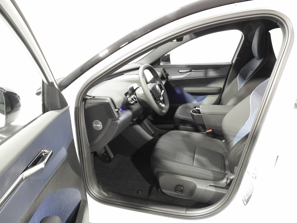 VOLVO EX 30 E60 Twin Plus Performance AWD-image-9