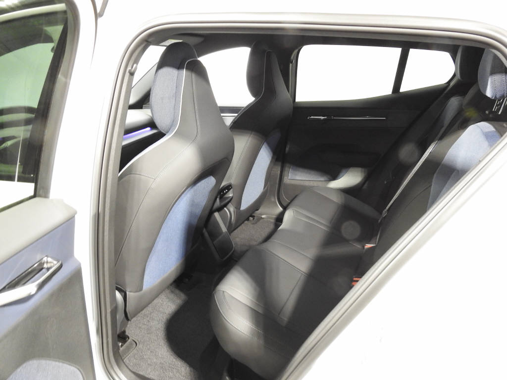 VOLVO EX 30 E60 Twin Plus Performance AWD-image-12