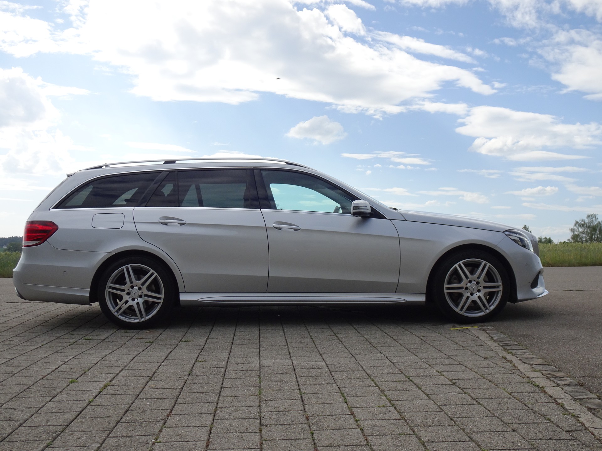 MERCEDES-BENZ E 400 Avantgarde 4Matic 7G-Tronic-image-4