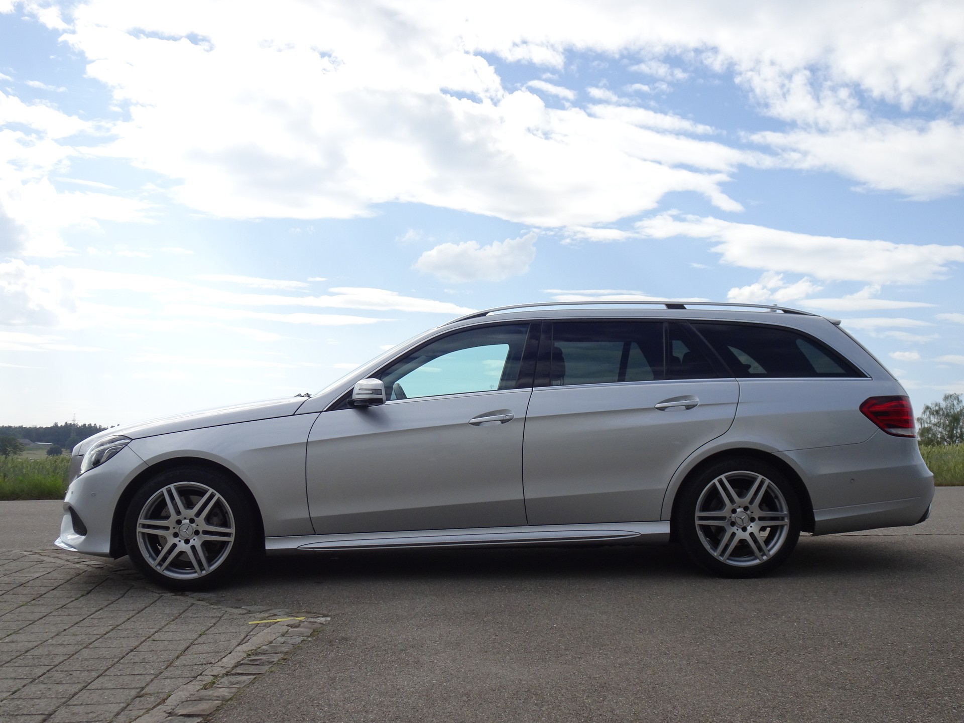 MERCEDES-BENZ E 400 Avantgarde 4Matic 7G-Tronic-image-1