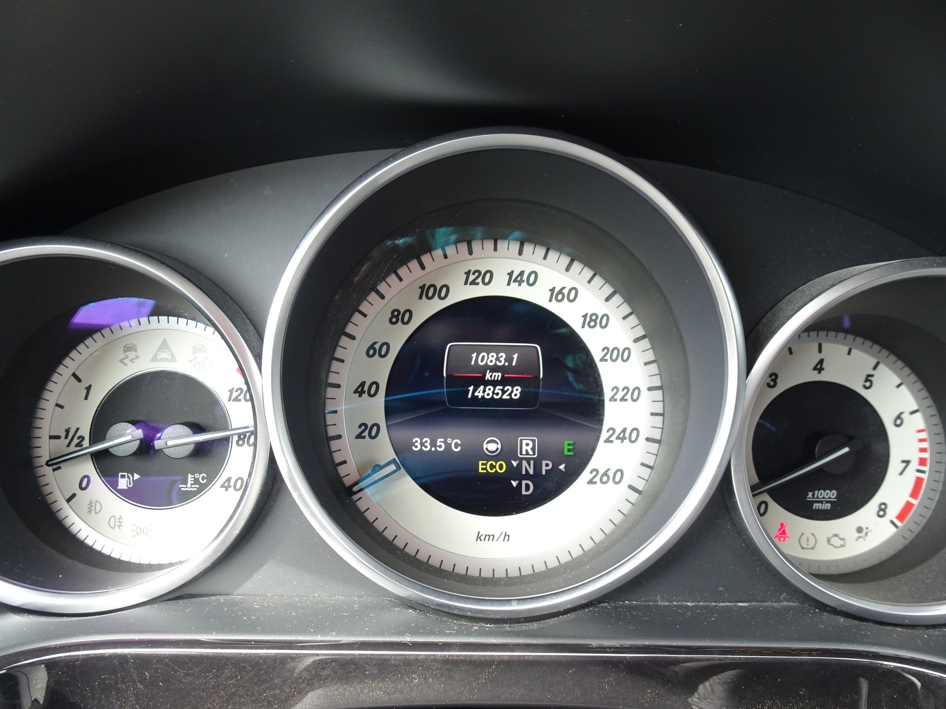 MERCEDES-BENZ E 400 Avantgarde 4Matic 7G-Tronic-image-12