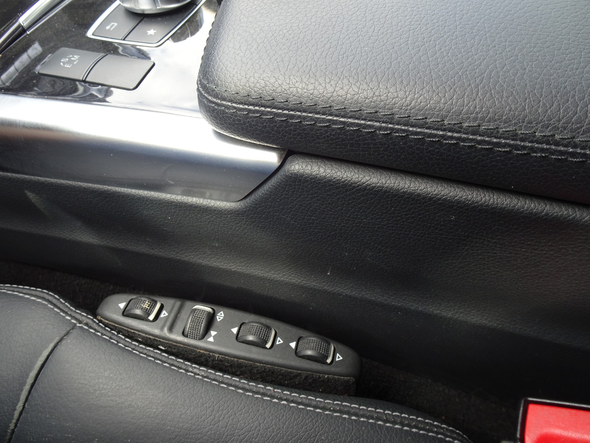 MERCEDES-BENZ E 400 Avantgarde 4Matic 7G-Tronic-image-14