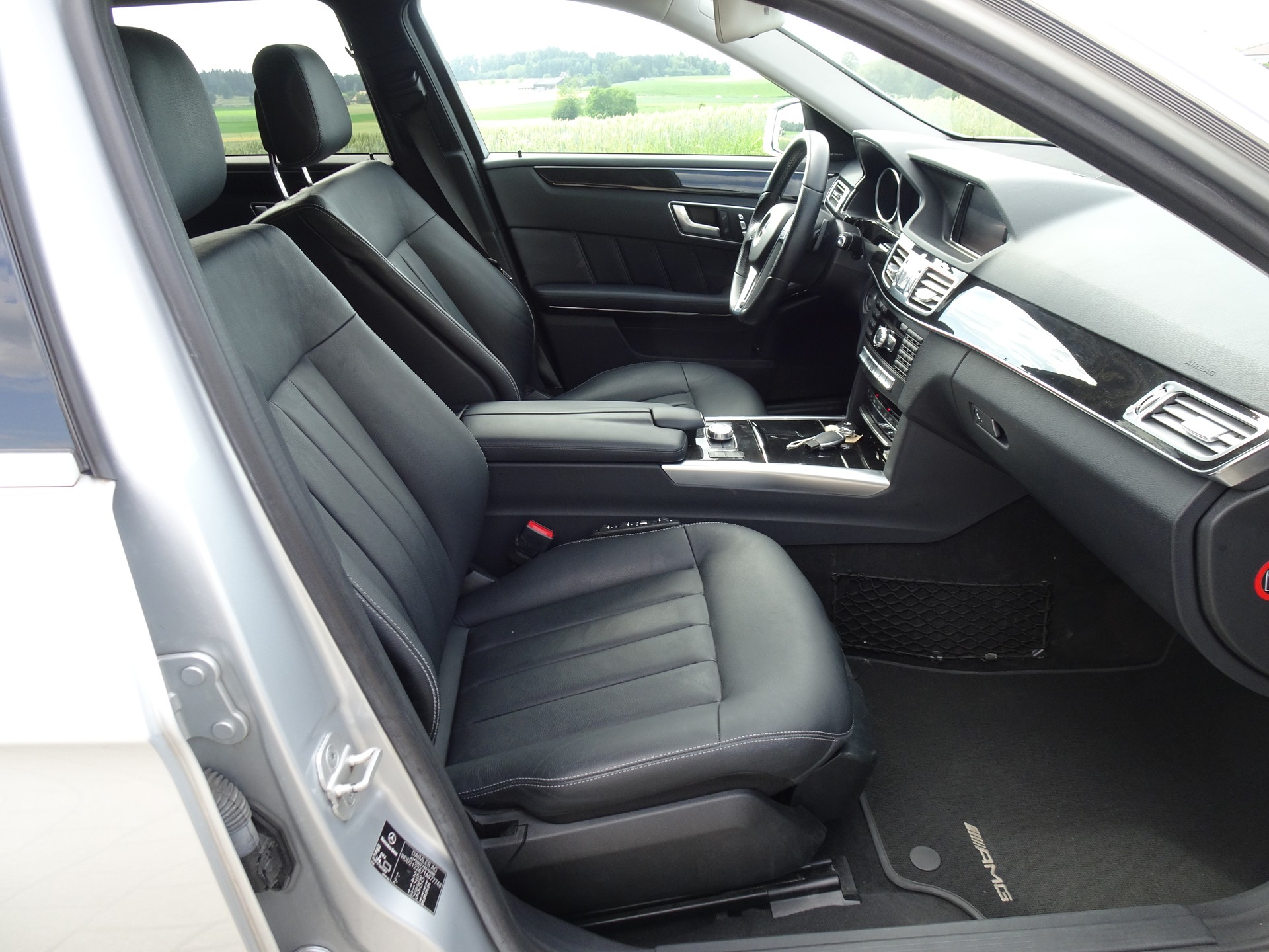 MERCEDES-BENZ E 400 Avantgarde 4Matic 7G-Tronic-image-7