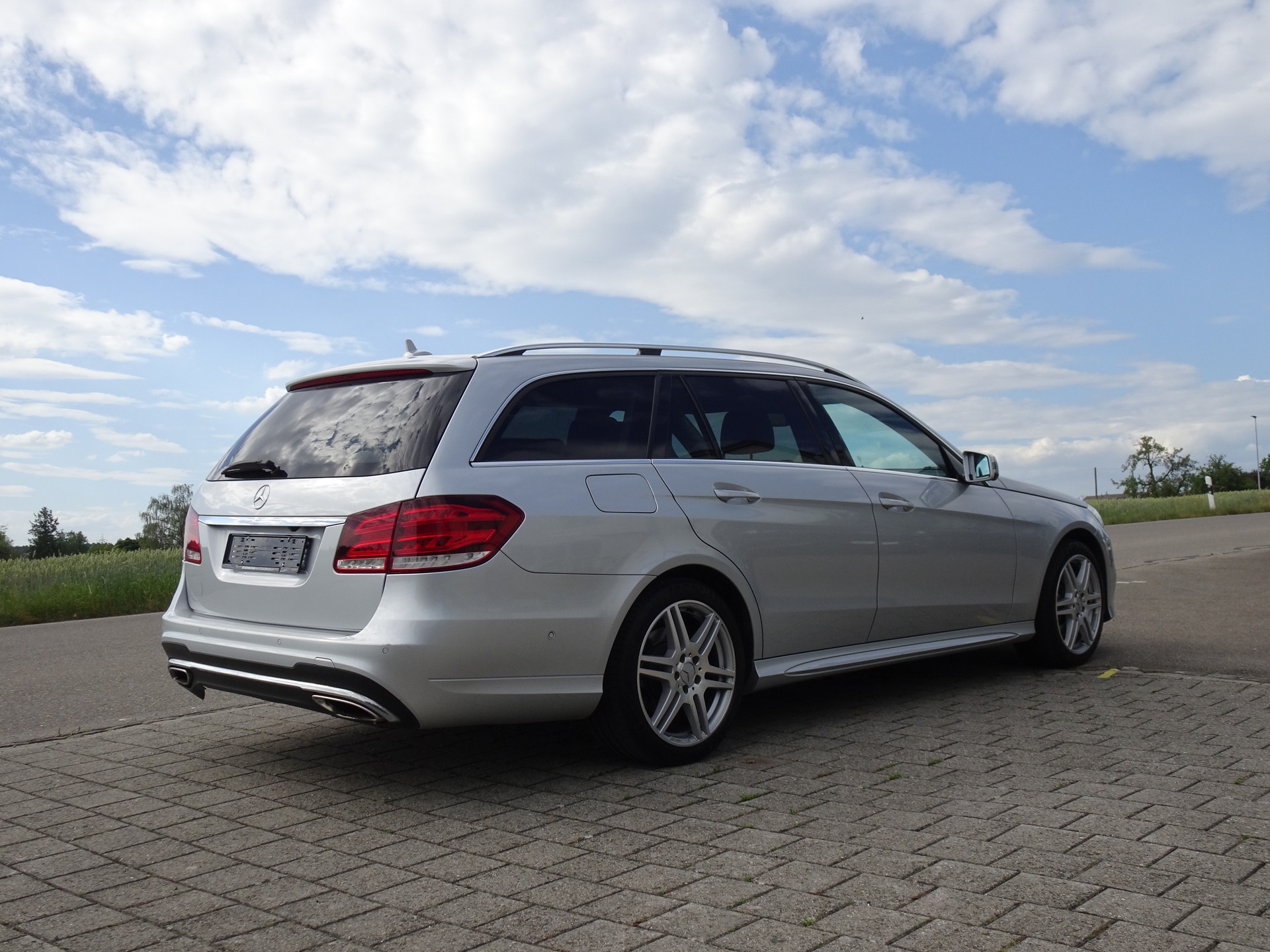 MERCEDES-BENZ E 400 Avantgarde 4Matic 7G-Tronic-image-3