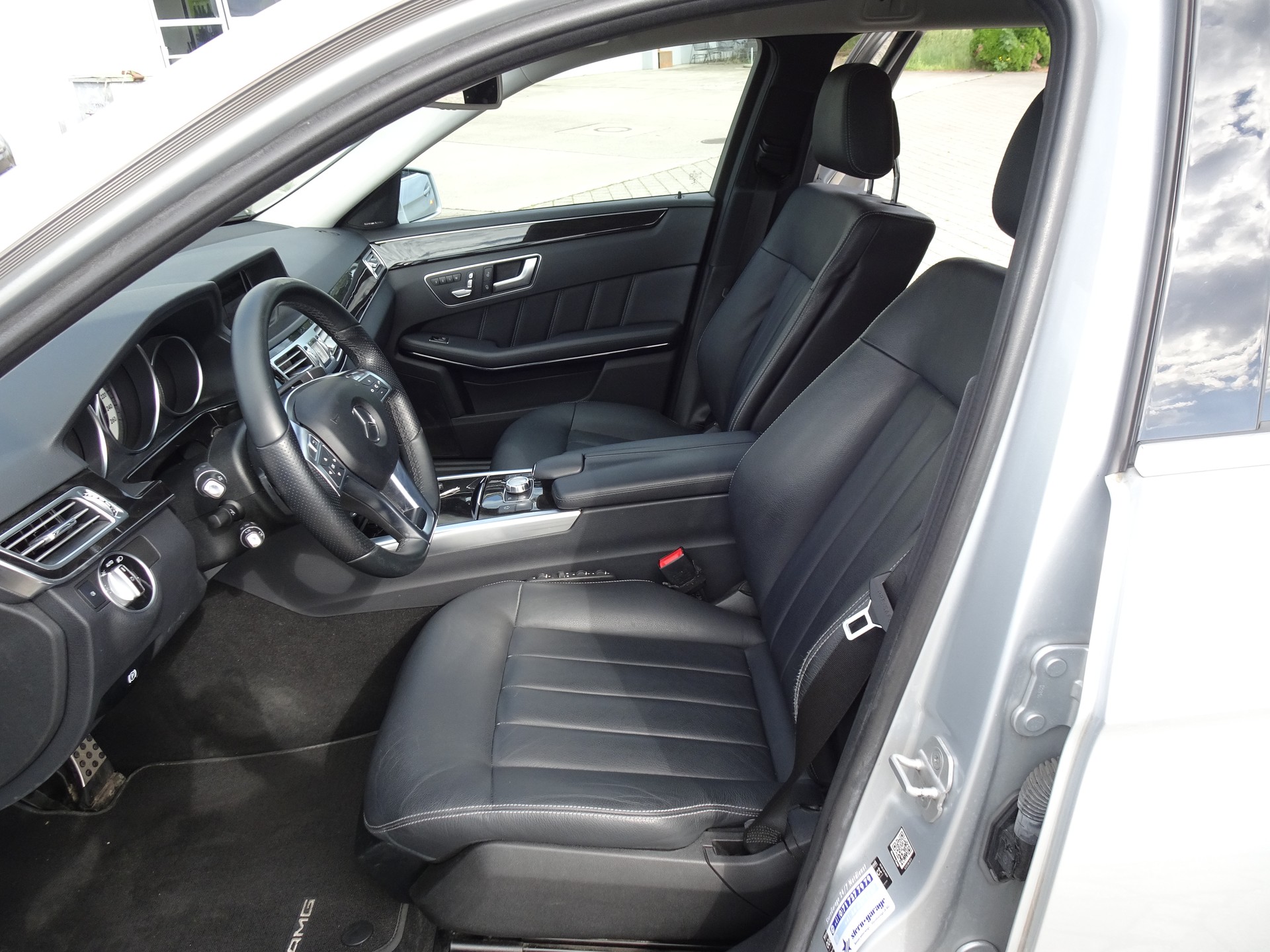 MERCEDES-BENZ E 400 Avantgarde 4Matic 7G-Tronic-image-8