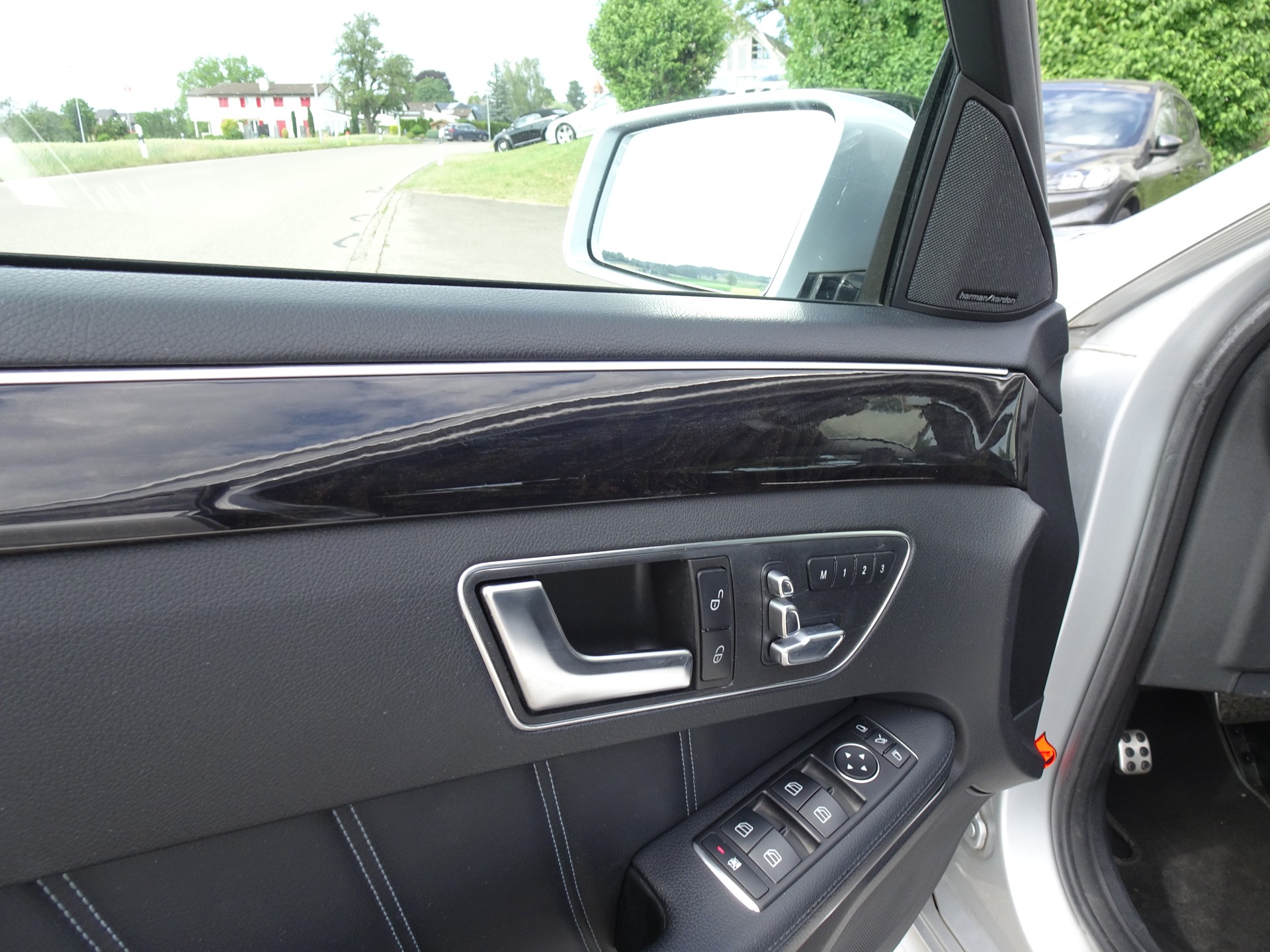 MERCEDES-BENZ E 400 Avantgarde 4Matic 7G-Tronic-image-9